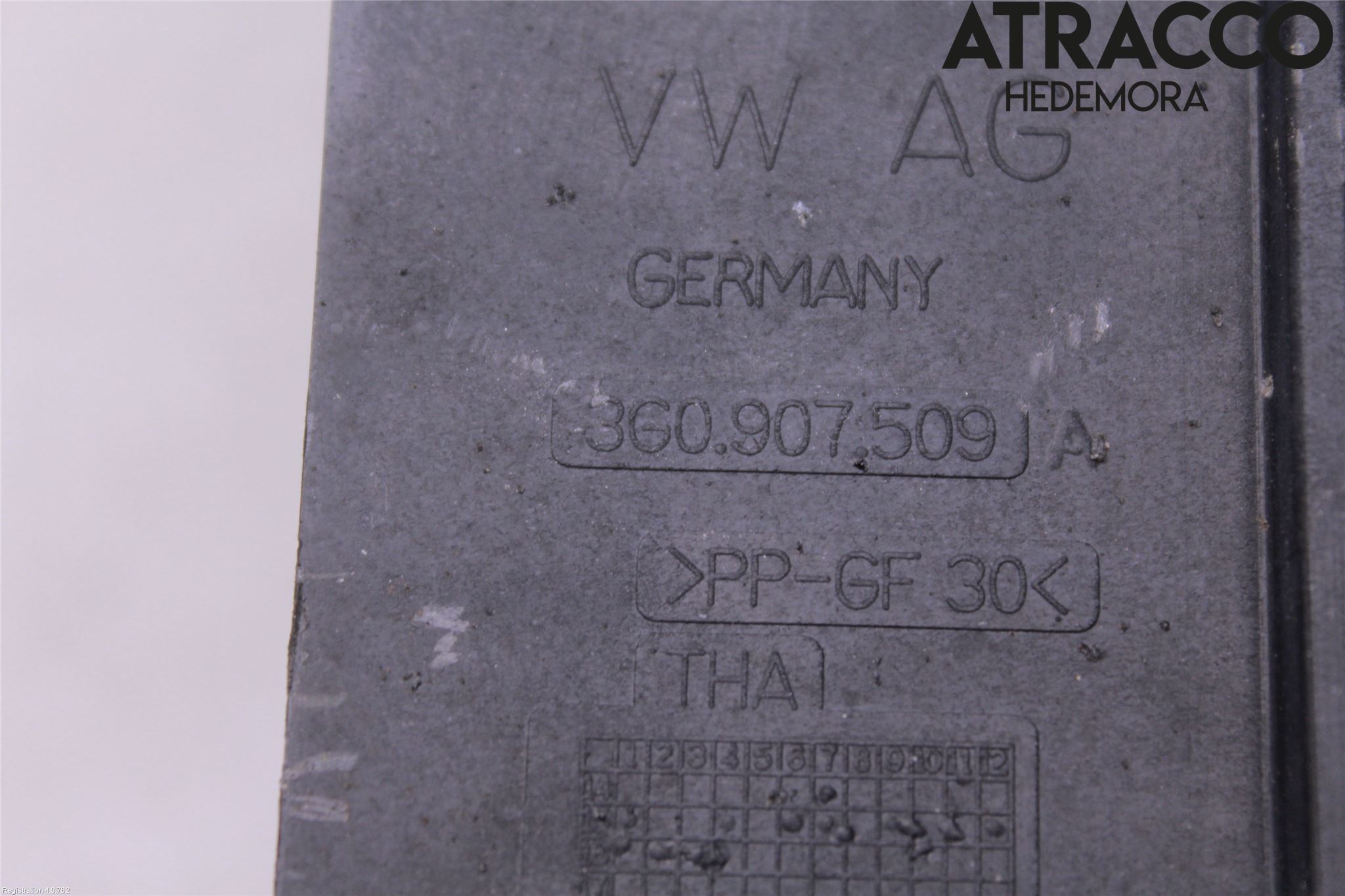 Volkswagen VW PASSAT 15-19 Batterilåda-Fäste-Hållare