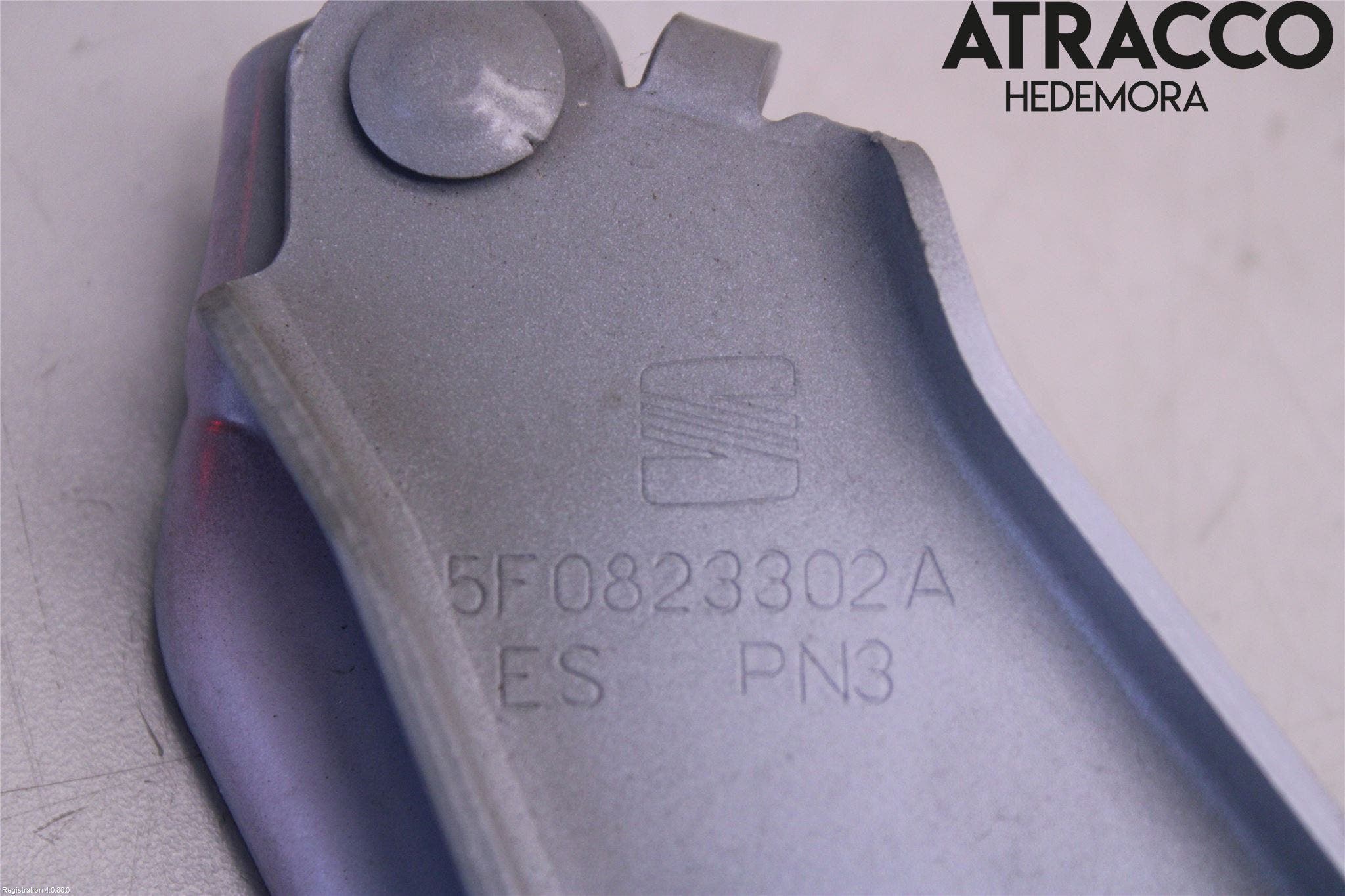 Seat LEON 13-20 Huvgångjärn