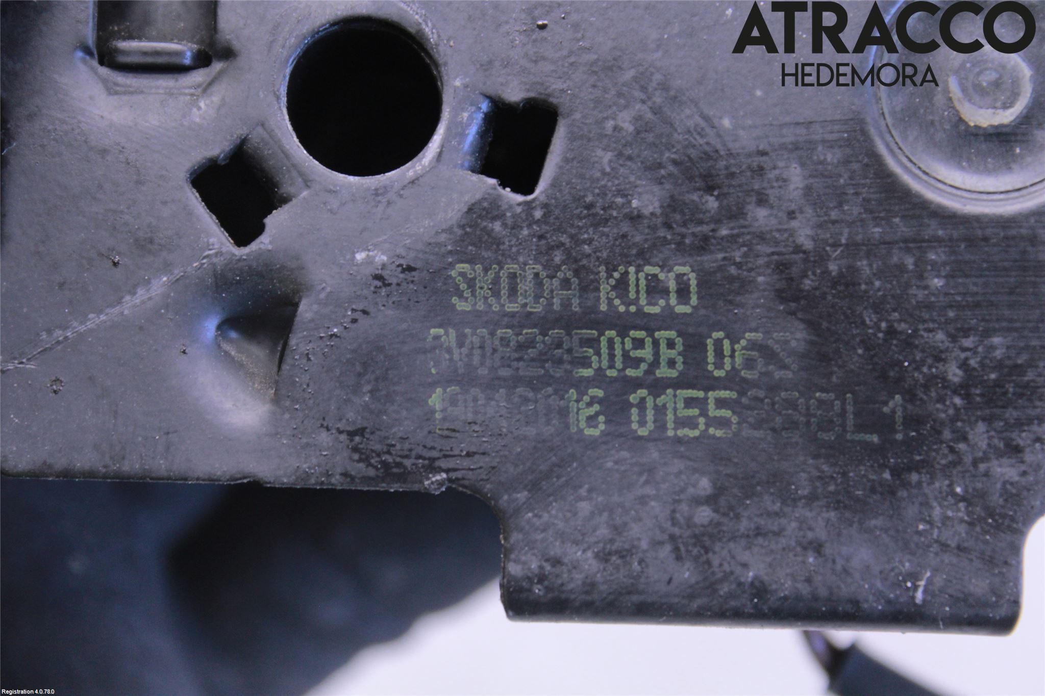 Skoda SUPERB 16-24 Huvlås