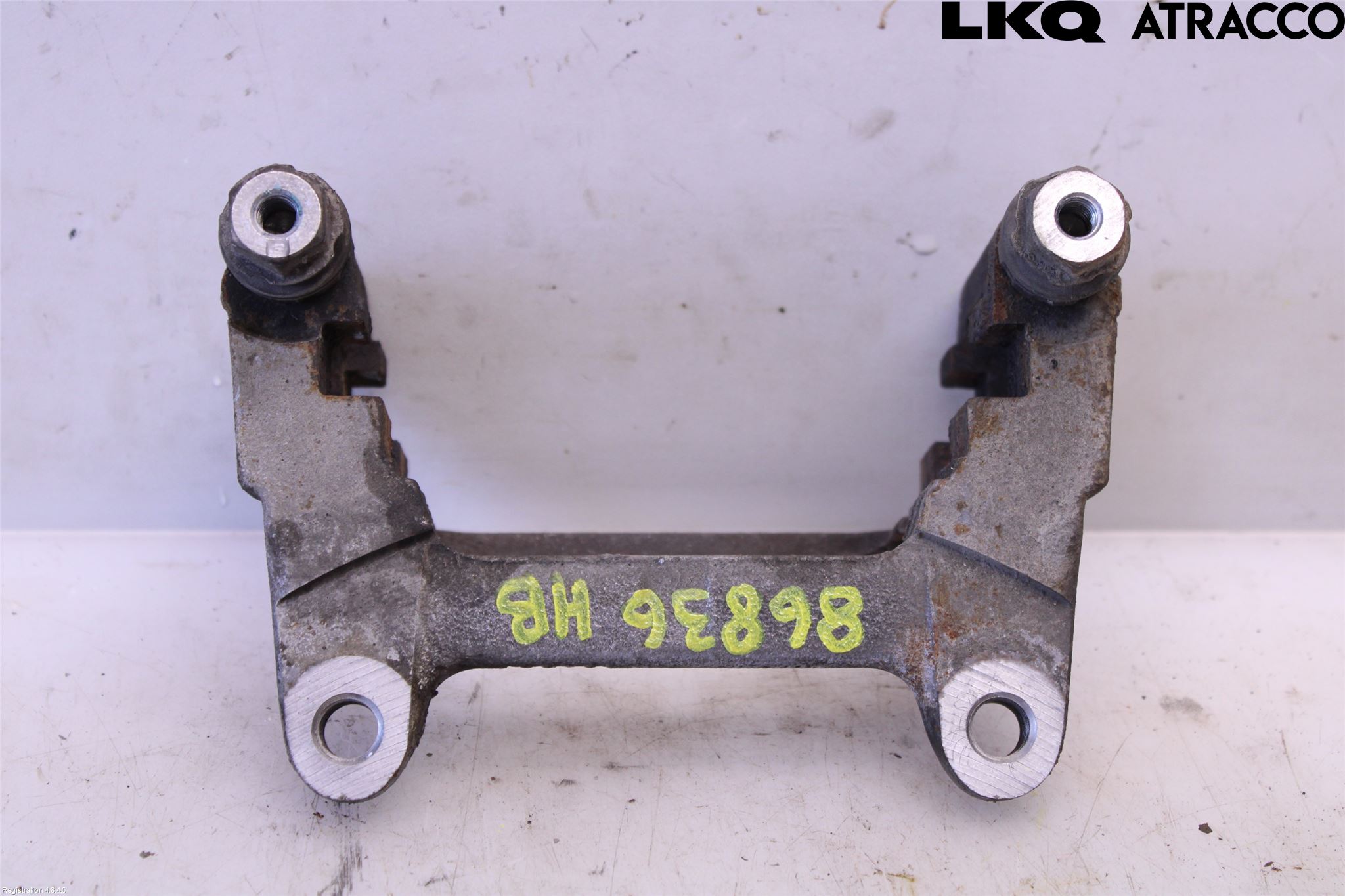 Audi A6 F2/C8 19- Bromsokshållare