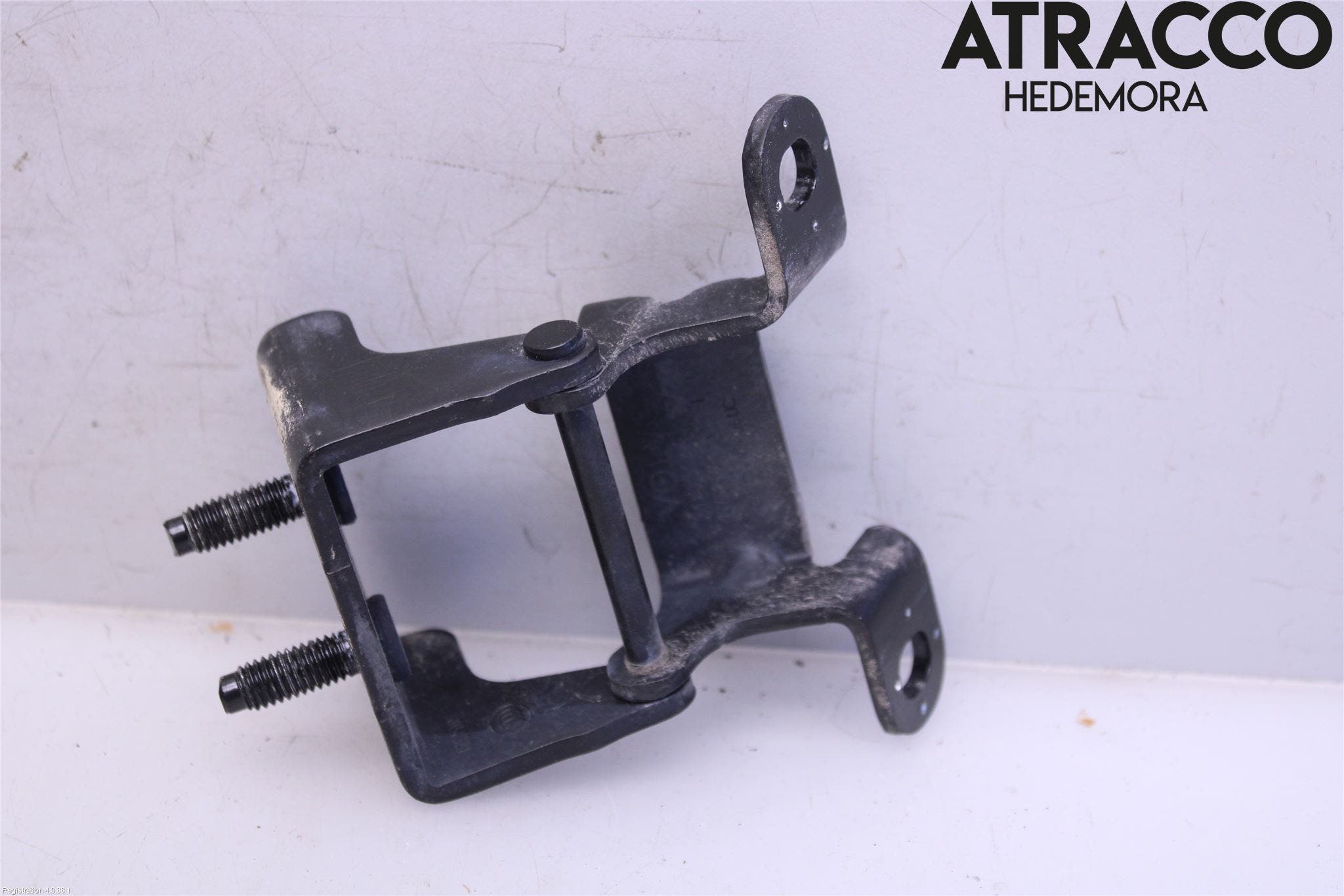 Volvo V90 17->> Bakluckegångjärn Hö