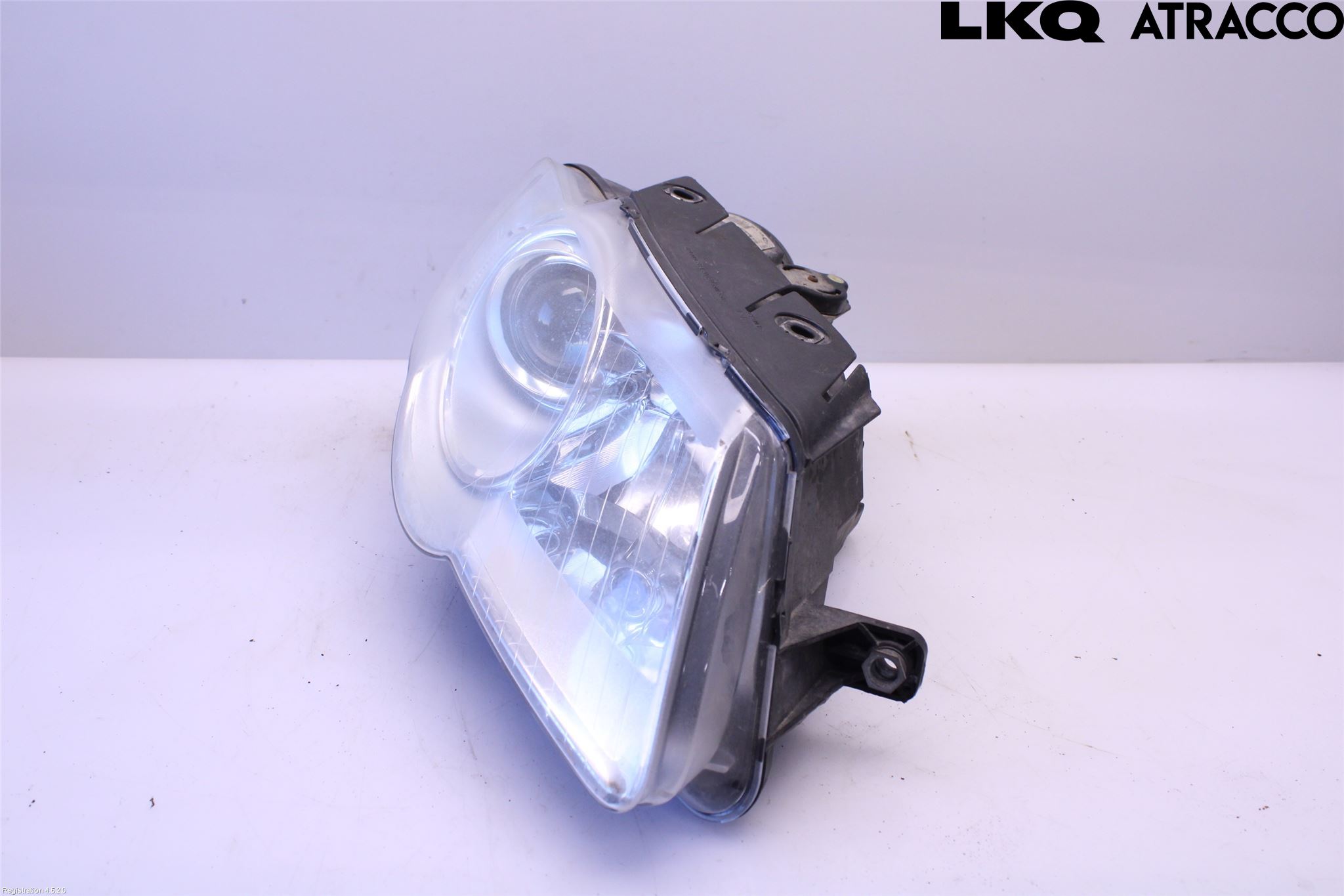 Volkswagen VW PASSAT 05-11 Strålkastare Höger