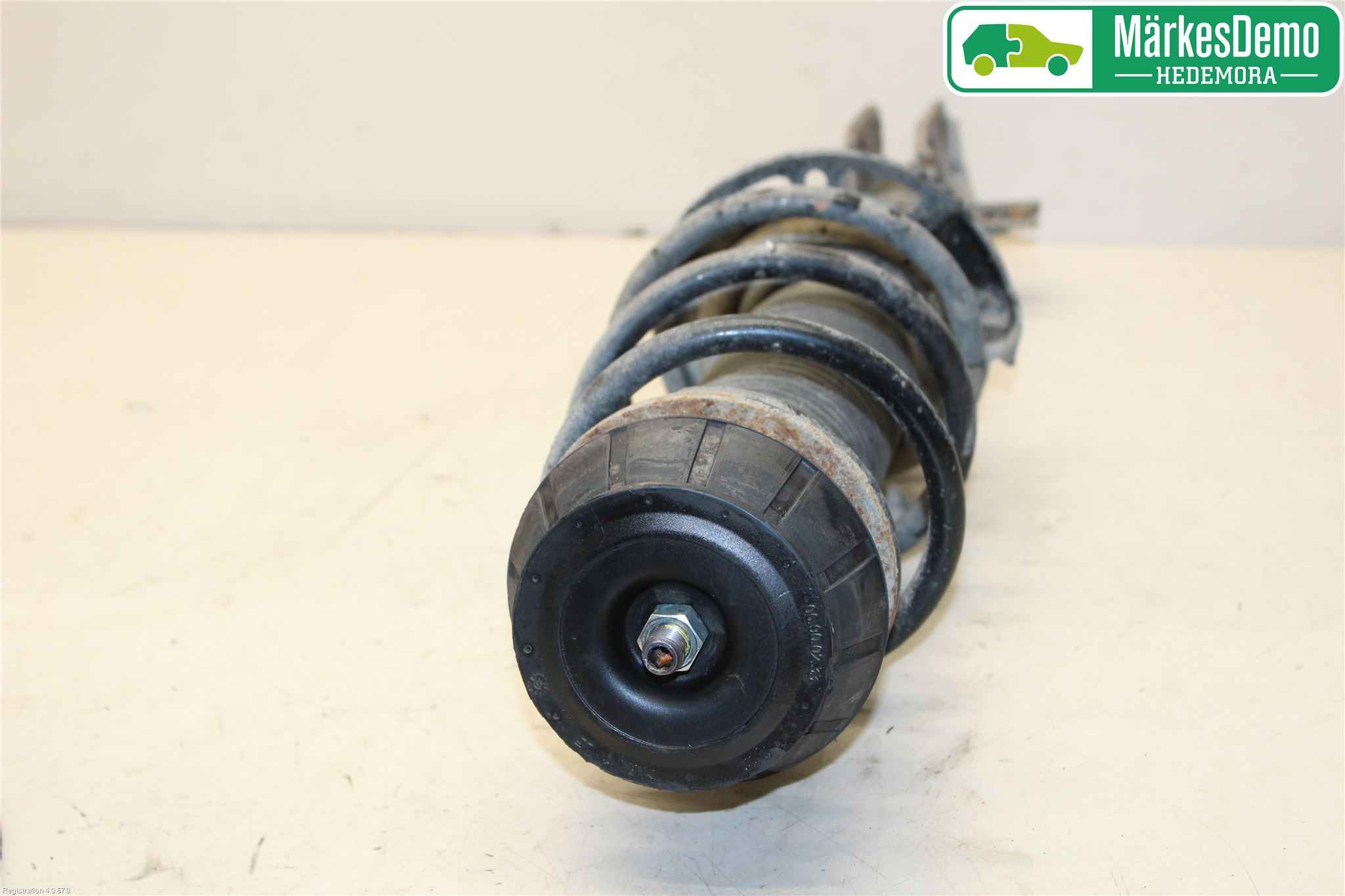 Suzuki SWIFT 11-16 Fjäderben Fram Vänster