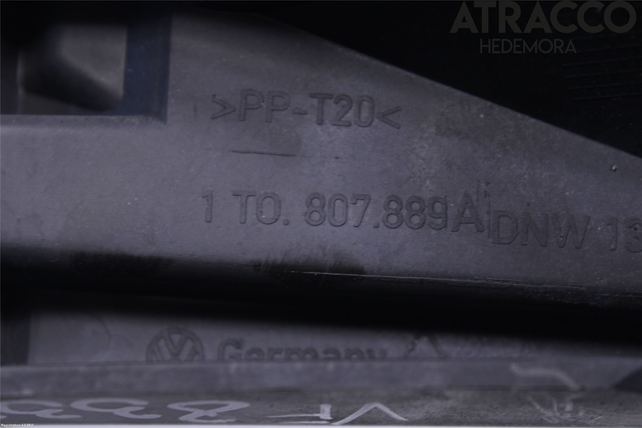 Volkswagen VW TOURAN 03-10 Stötfångarfäste Fram Vä
