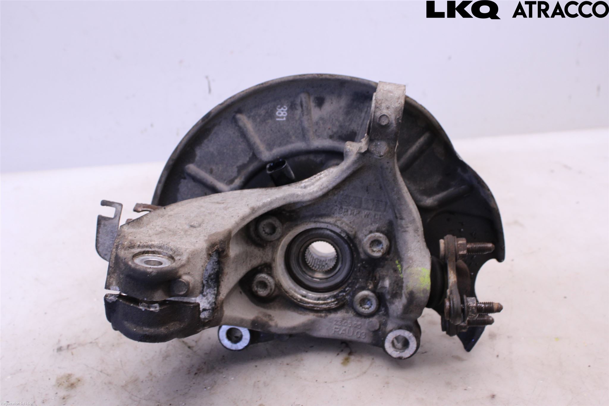 Volkswagen VW PASSAT 11-14 Styrspindel Lagerhus Hö