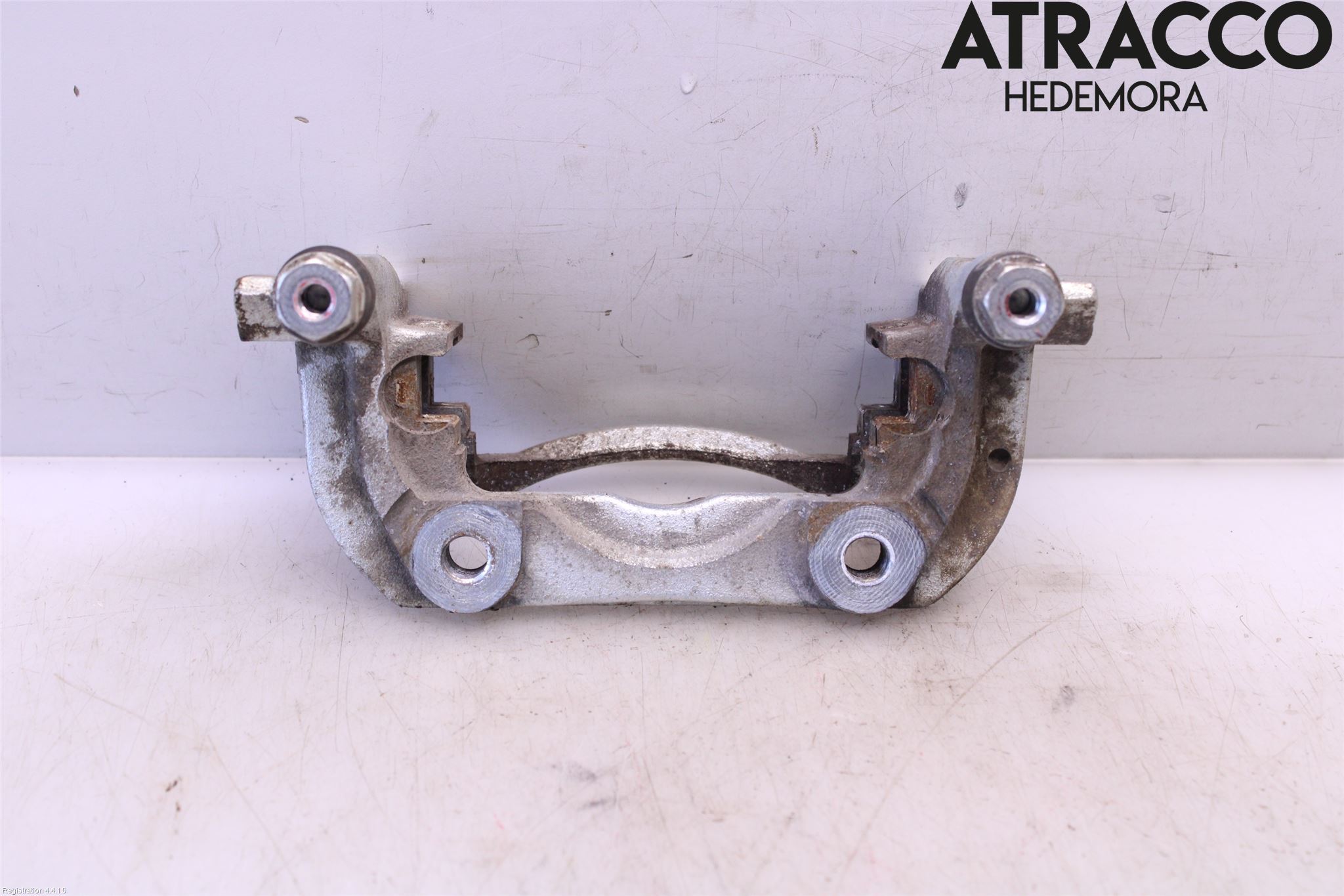 Toyota COROLLA CROSS XG10 22- Bromsokshållare