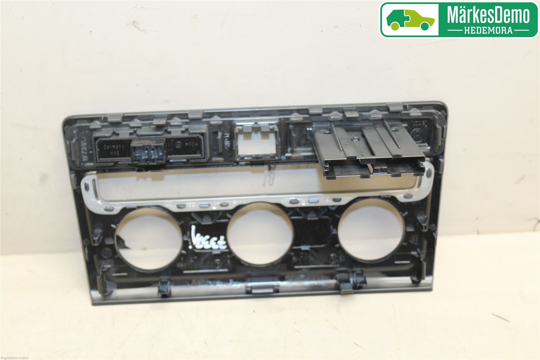 Volkswagen VW GOLF SPORTSVAN 15-20 Instrumentkonsoll Mitt