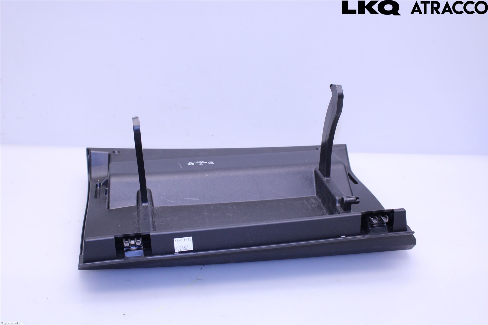 Nissan LEAF 18- Handskfack