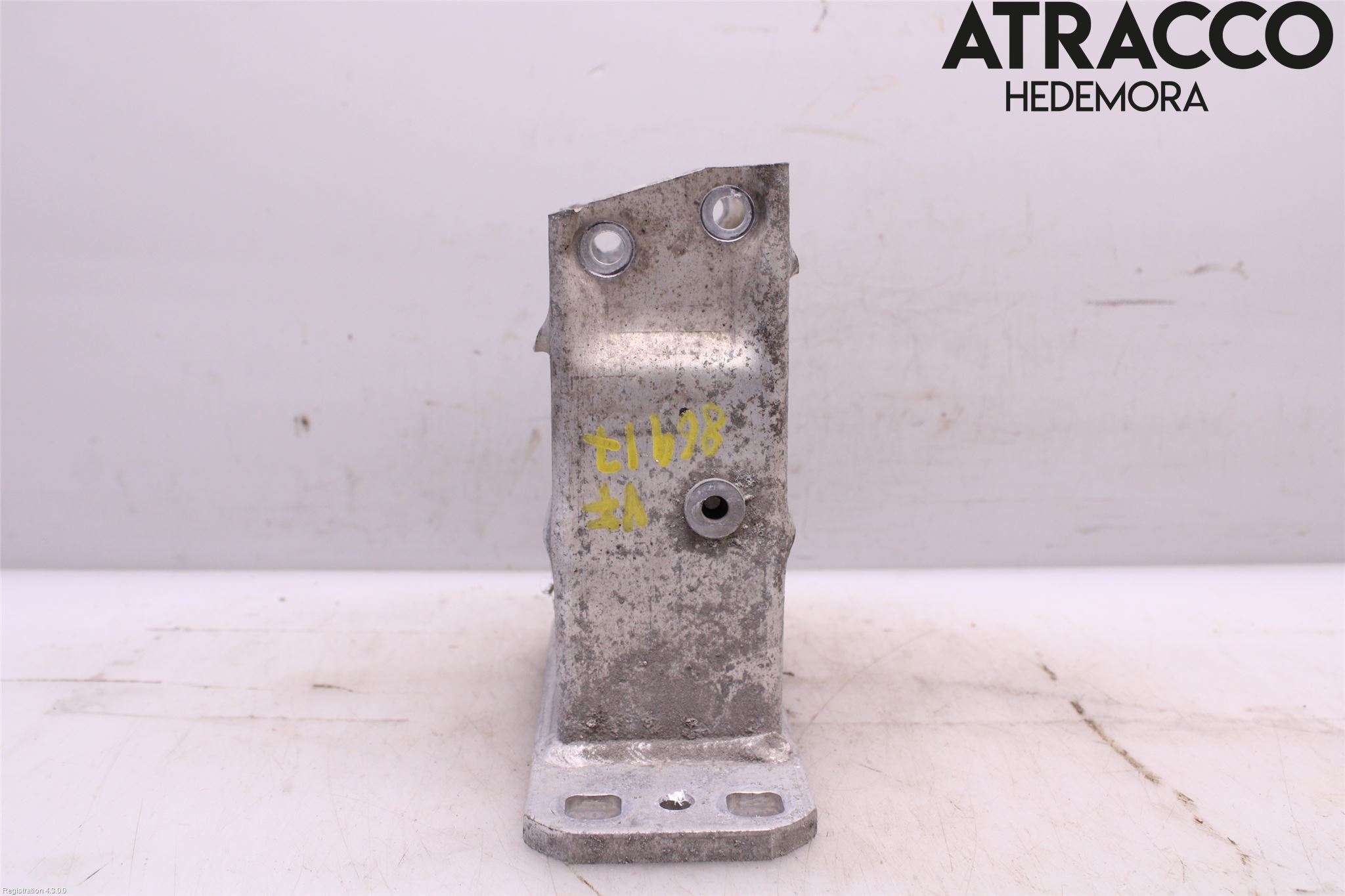 BMW 5 E60/61 Sed/Tou 02-10 Stötfångarbärjärn Fram