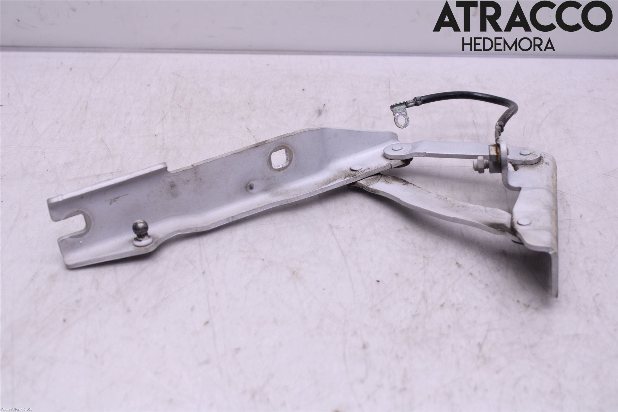 BMW 5 E60/61 Sed/Tou 02-10 Huvgångjärn