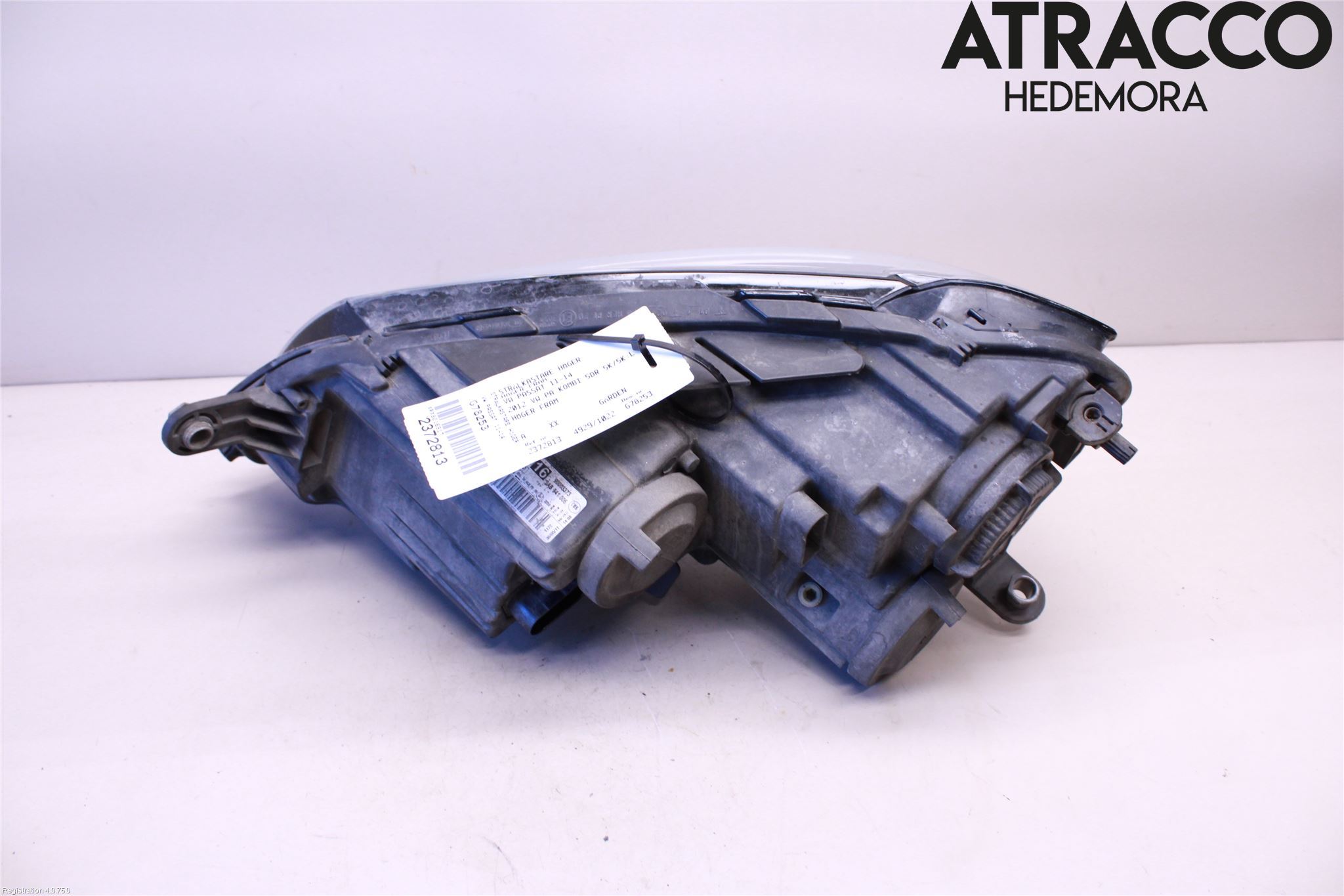 Volkswagen VW PASSAT 11-14 Strålkastare Höger