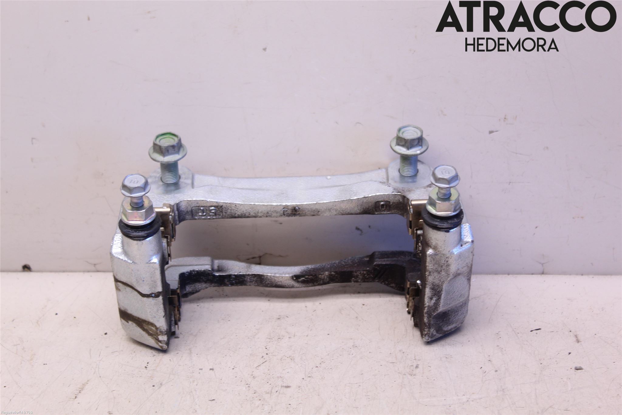 Toyota RAV4 19- Bromsokshållare