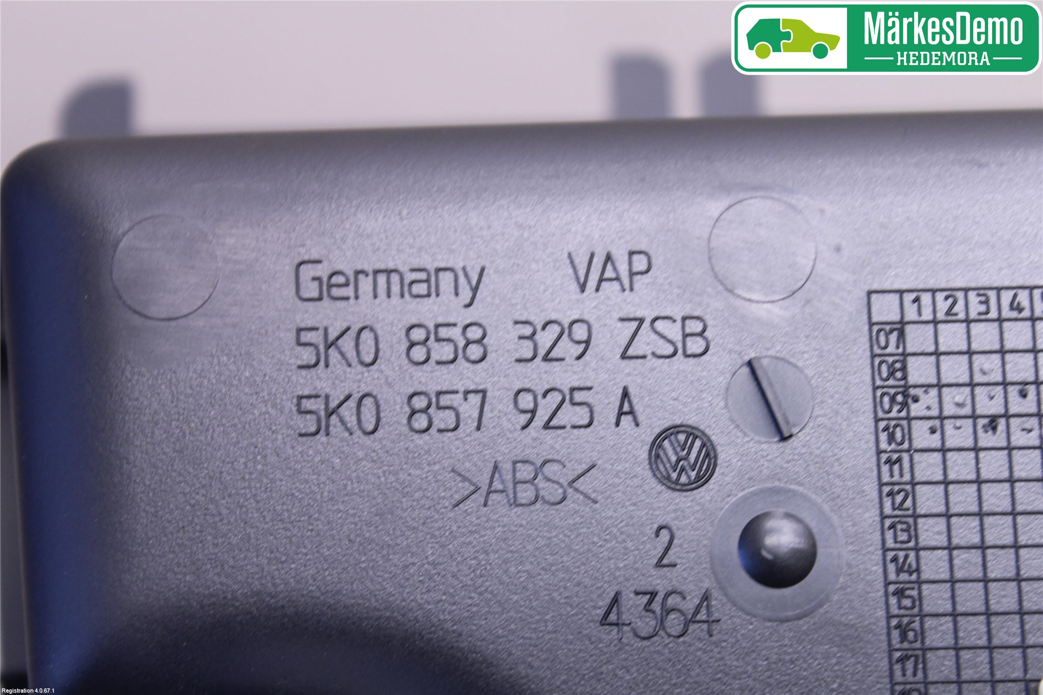 Volkswagen VW SCIROCCO 09-17 Instrumentbräda Förvaringsfack