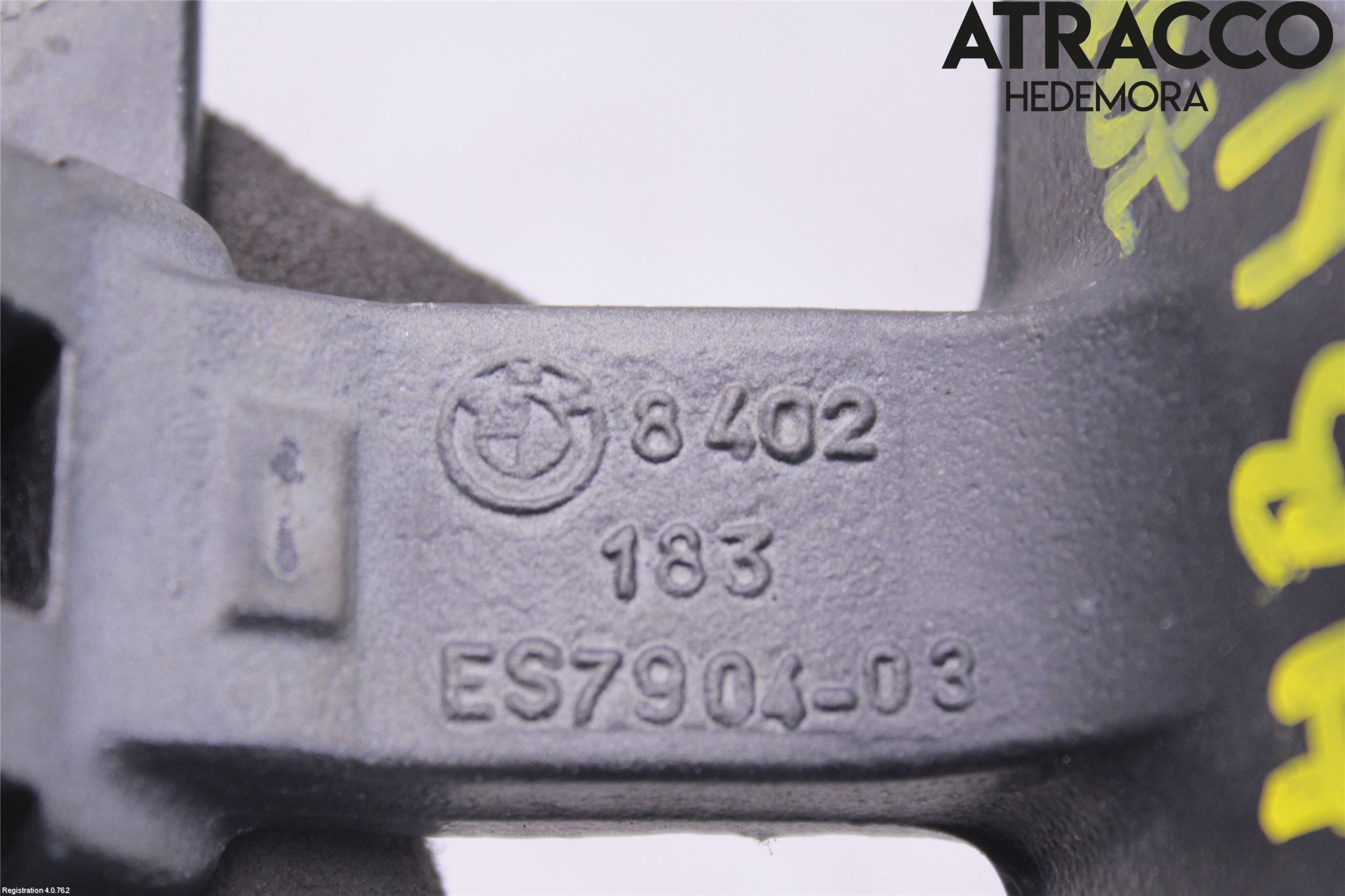 BMW X5 E53     99-06 Bakluckegångjärn Hö