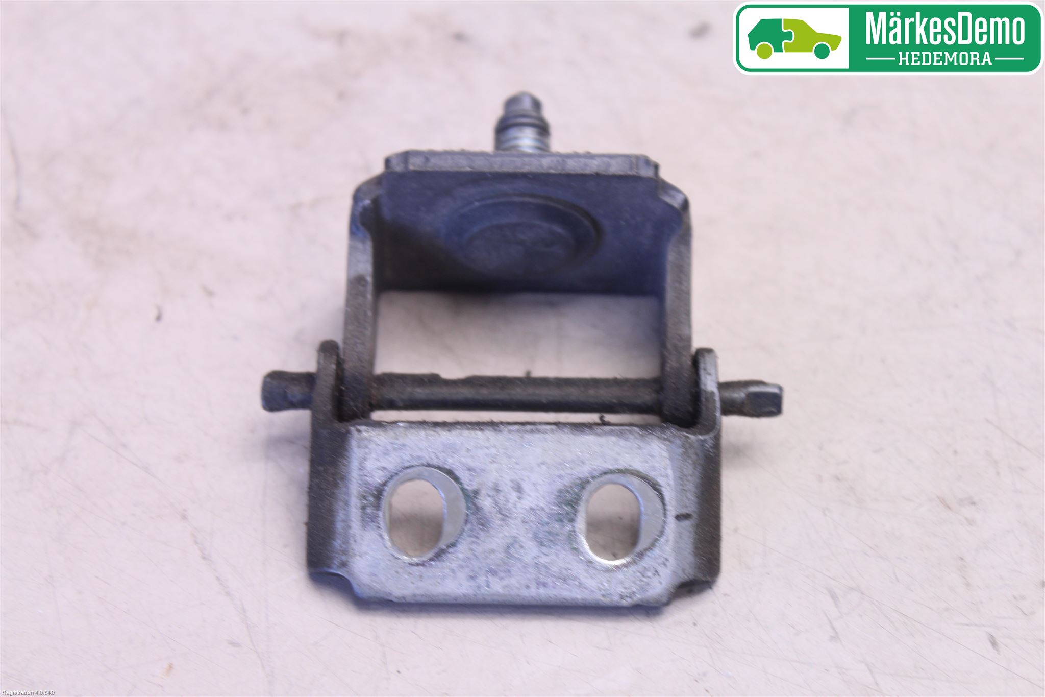 Ford FIESTA 09-12 Bakluckegångjärn Hö