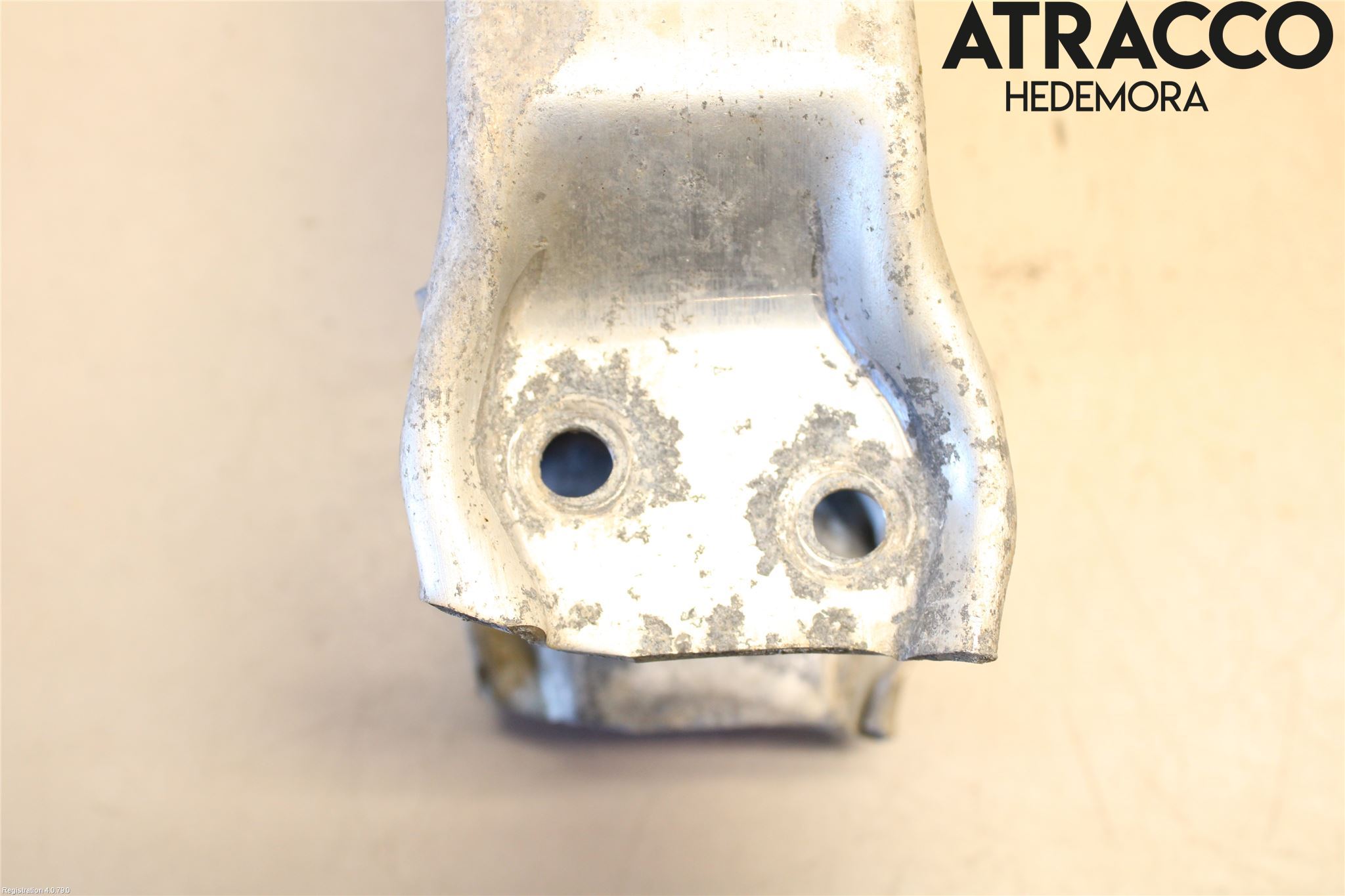 BMW 5 F10/F11/F18 09-17 Stötfångarbärjärn Fram