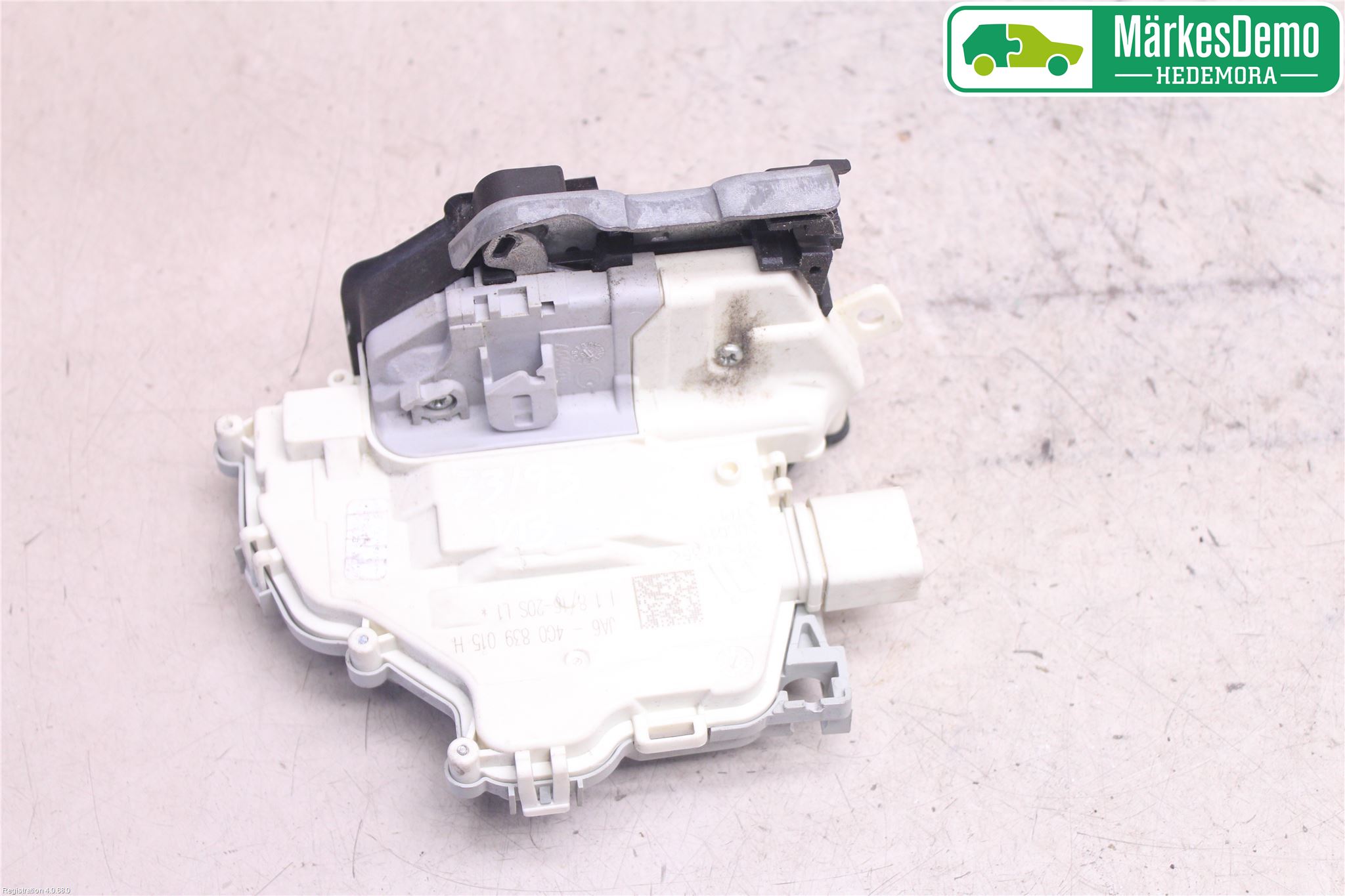 Audi A4/S4 B9 16-19 Låskista-Dörrlås