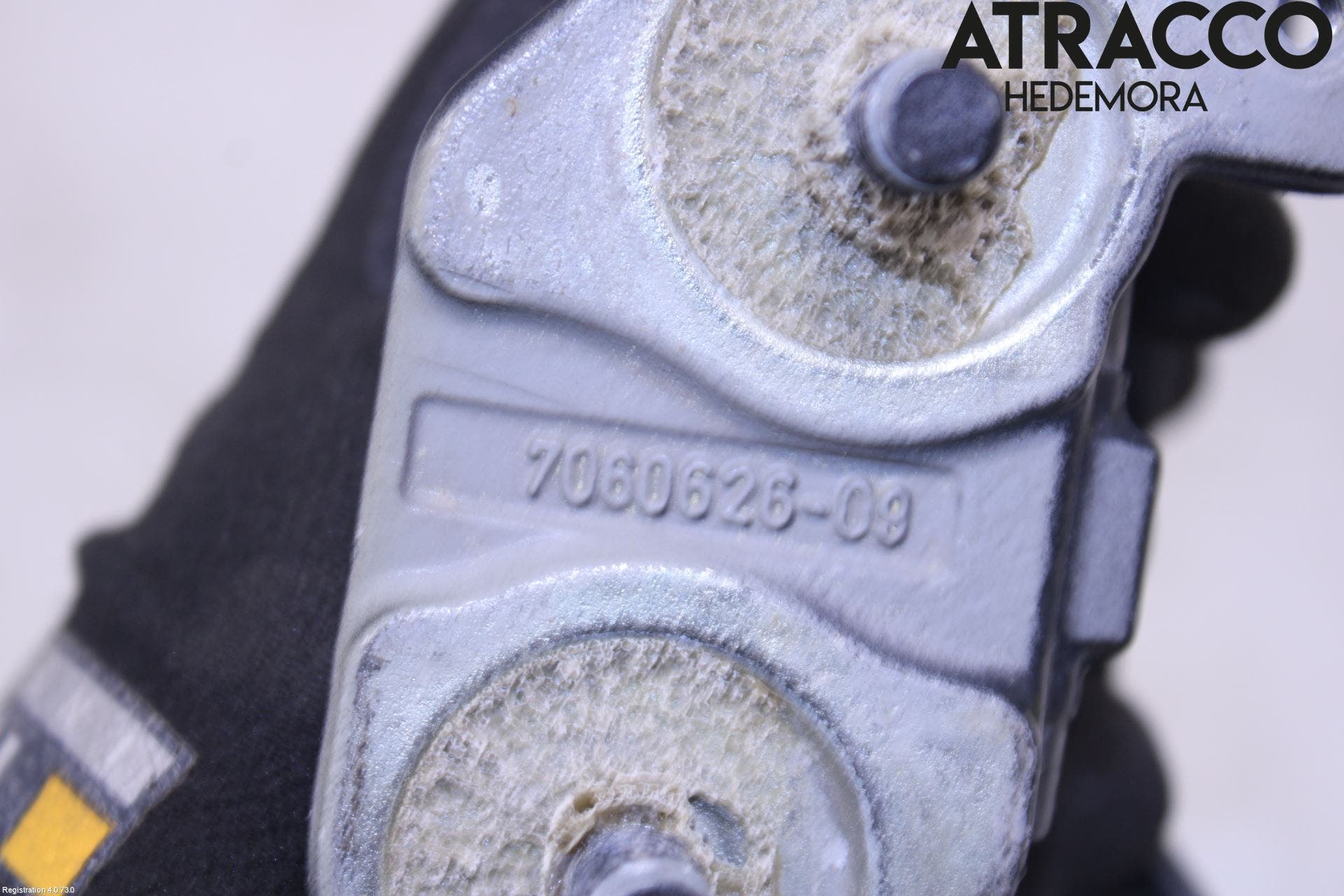 BMW X1 E84 10-15 Bakluckegångjärn Hö