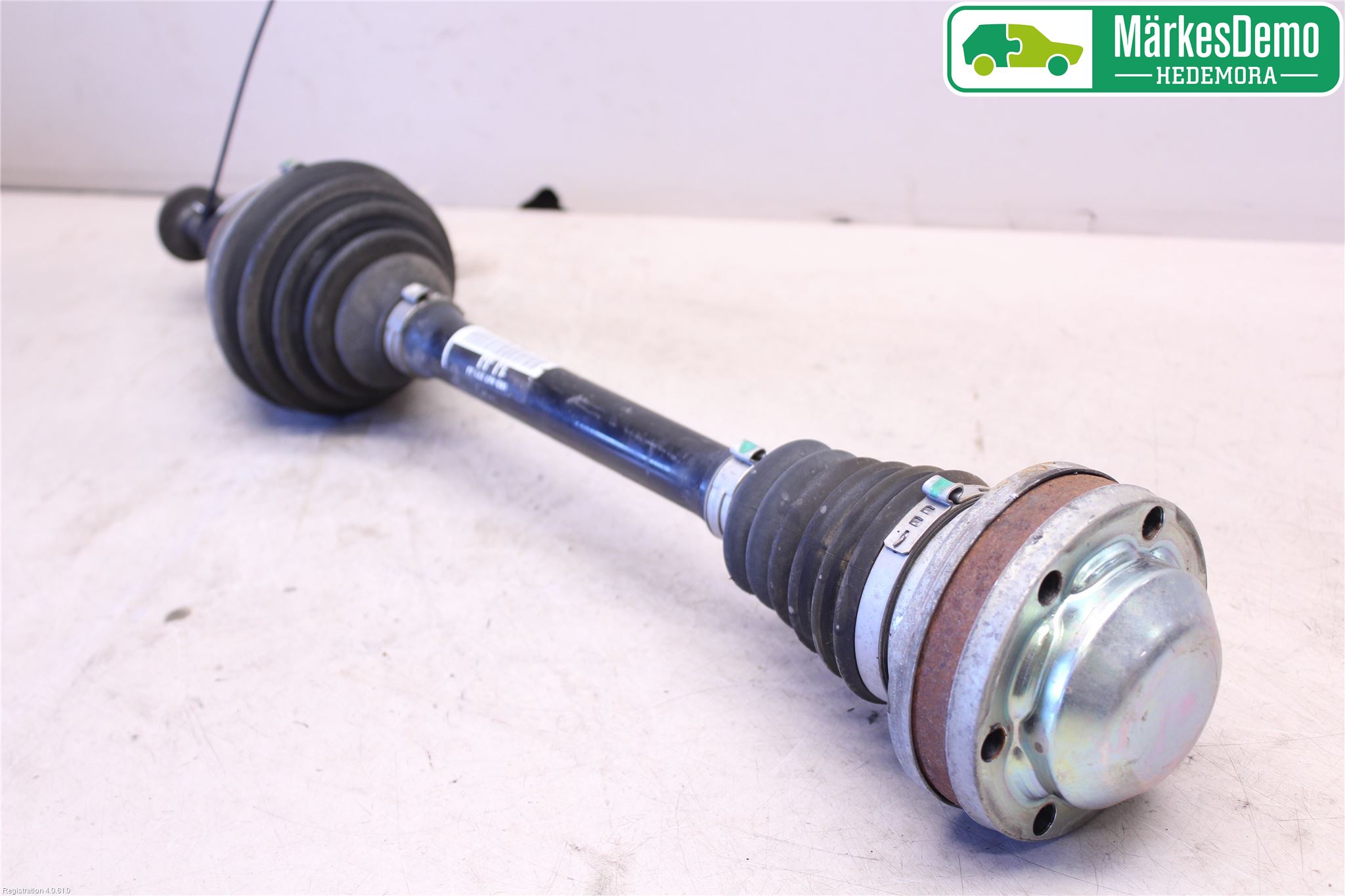 Volkswagen VW PASSAT 11-14 Drivaxel Fram Vänster