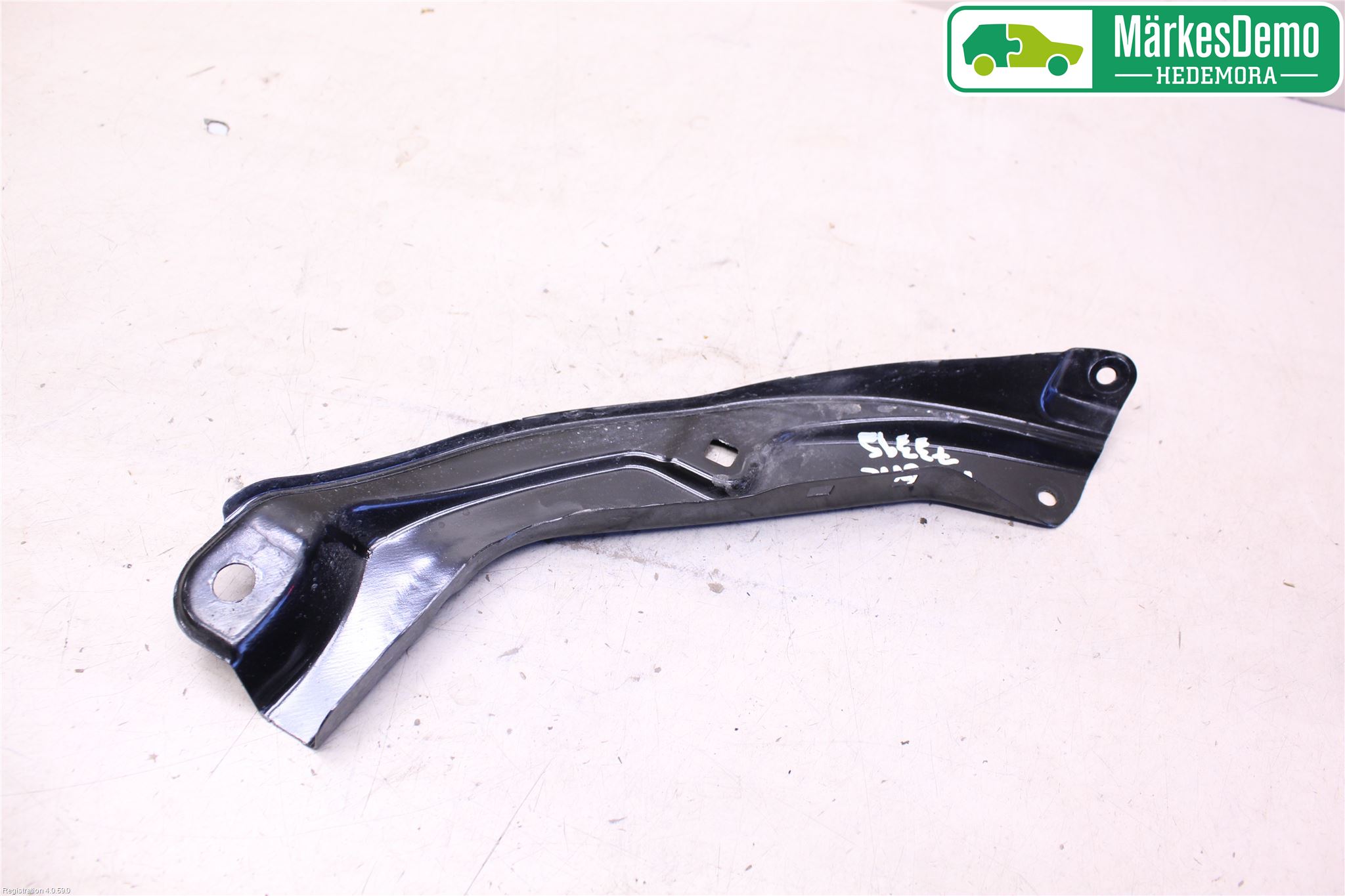 Skoda FABIA 15-21 Front Huvlåsplåt-Balk