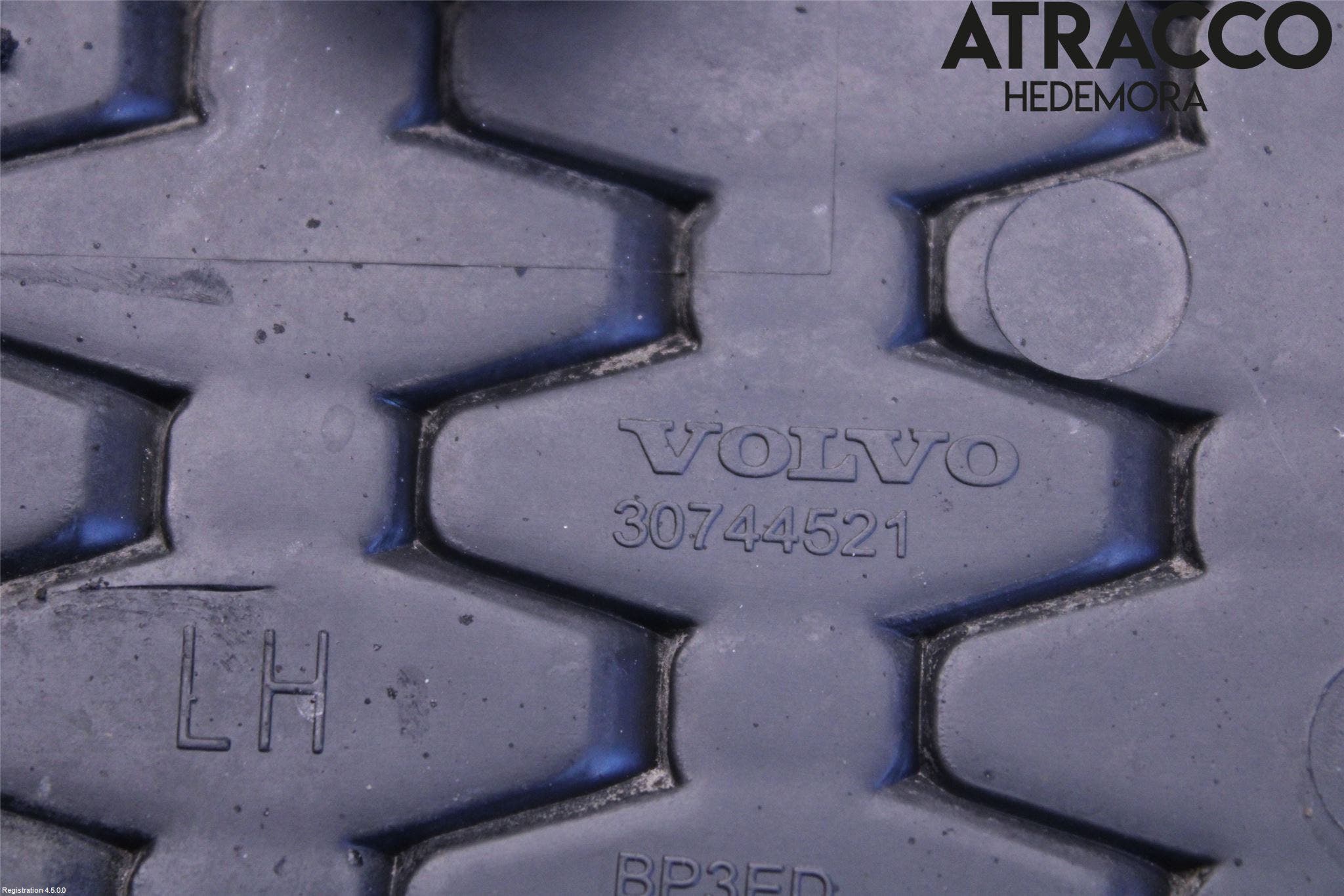 Volvo XC70 08-13 Dimljussarg Fram