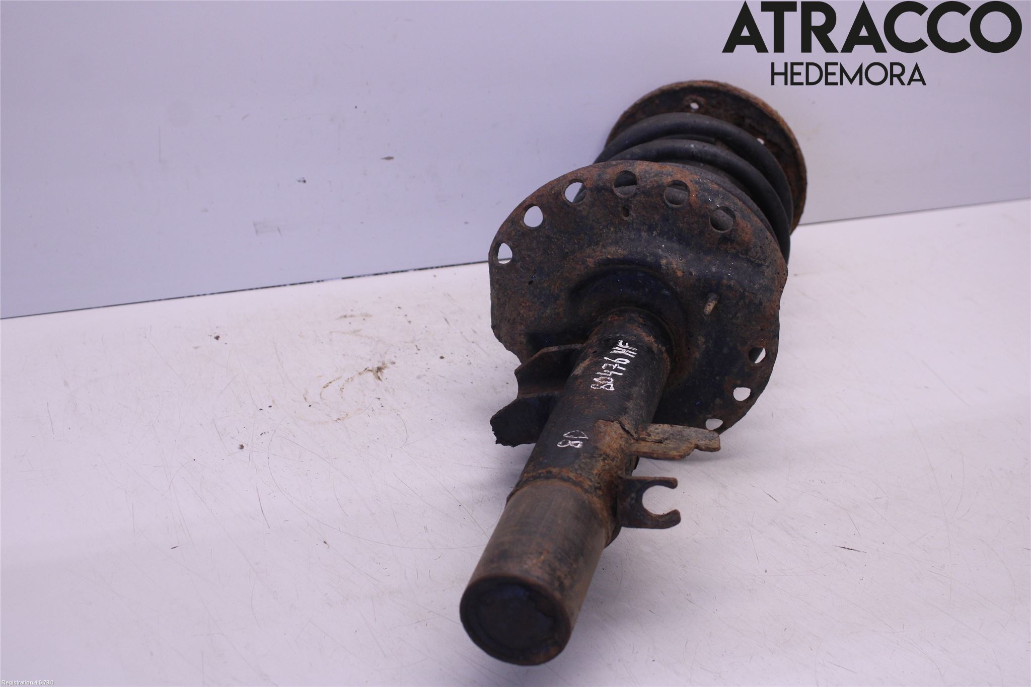 Volvo V70 08-13 Fjäderben Fram Höger