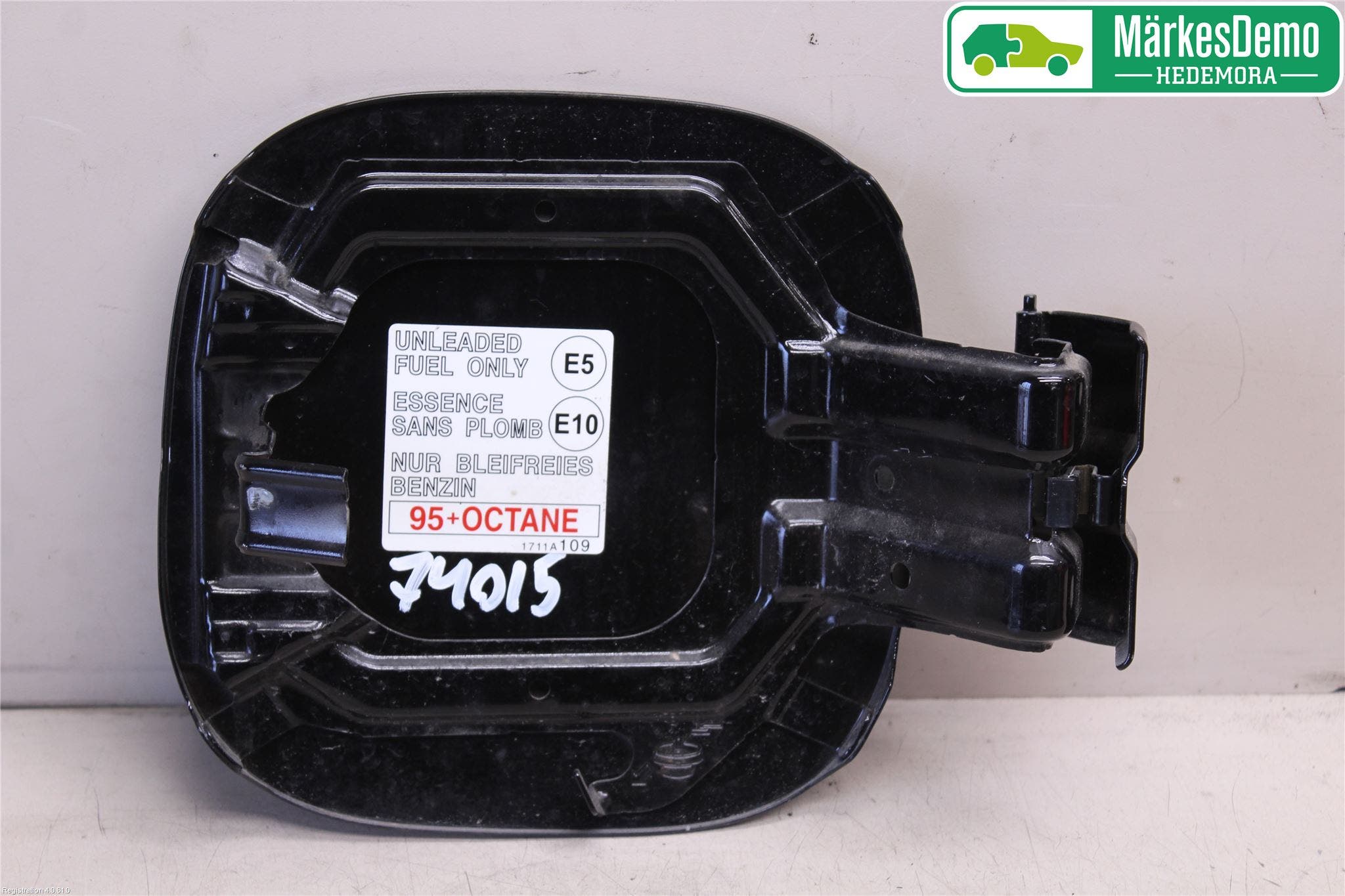 Mitsubishi OUTLANDER 13-21 Tanklucka