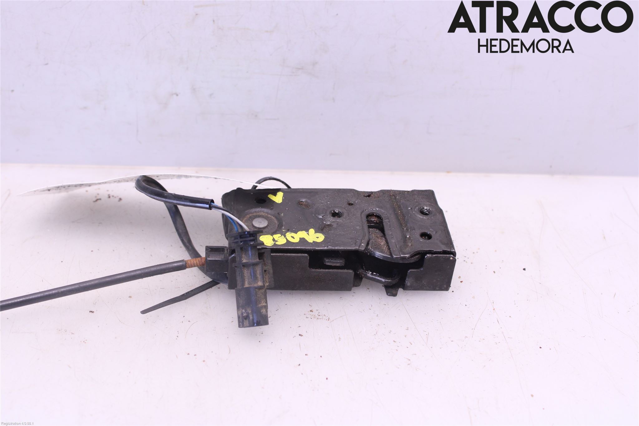 Volvo V90 17->> Huvlås