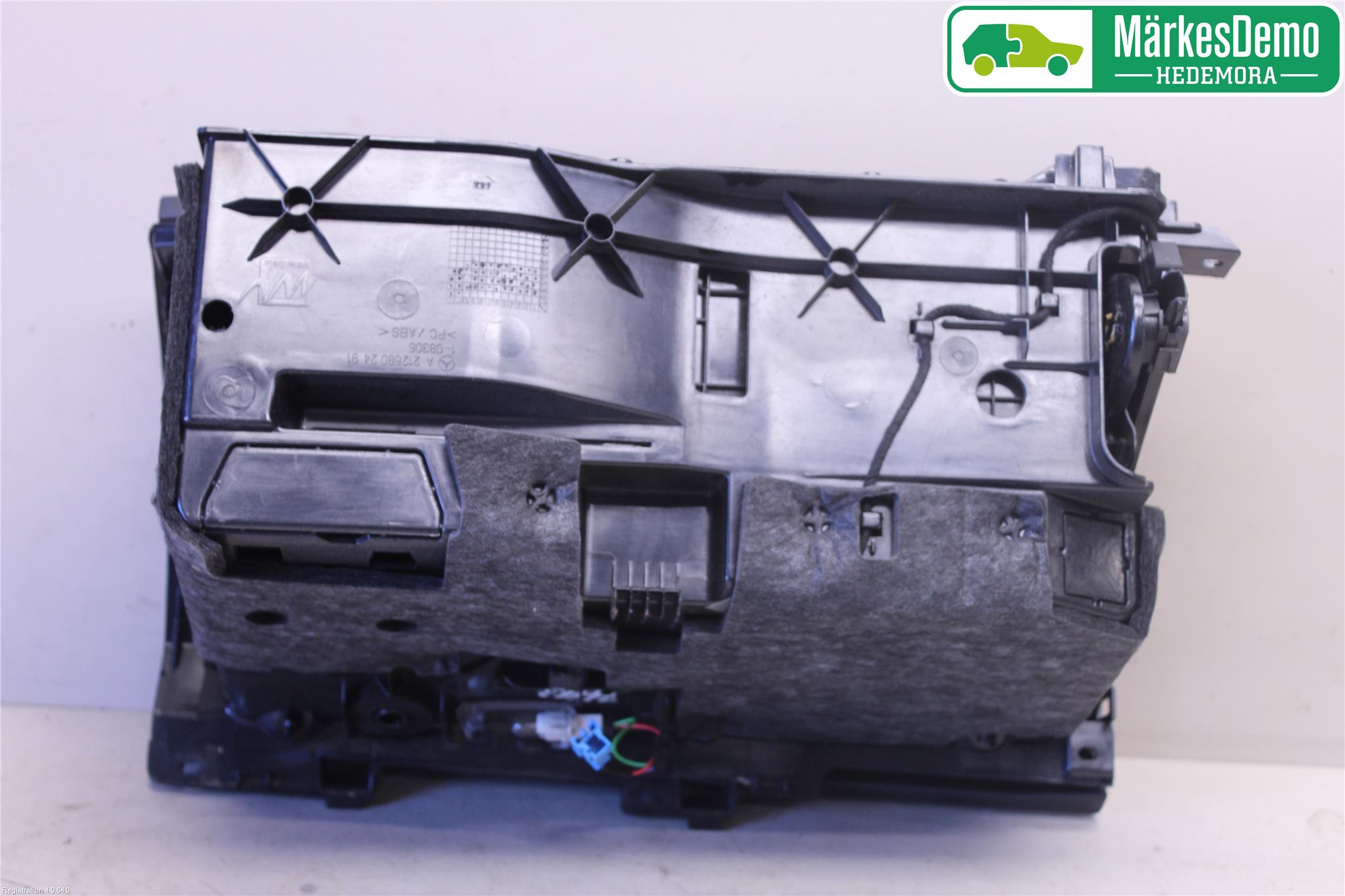 Mercedes-Benz MB E-KLASS (W212) 09-16 Handskfack