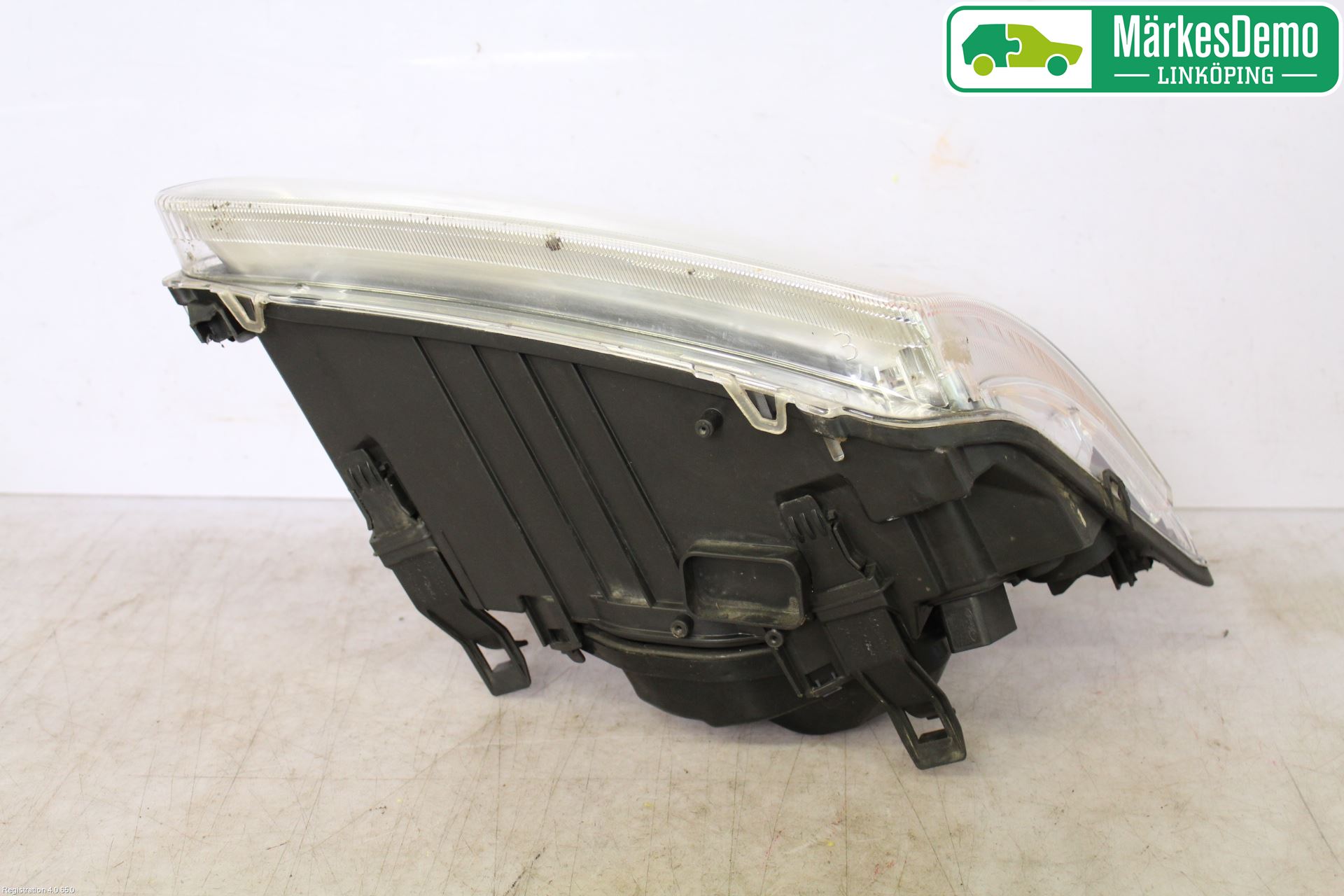 Ford FOCUS     04-07 Strålkastare Vänster