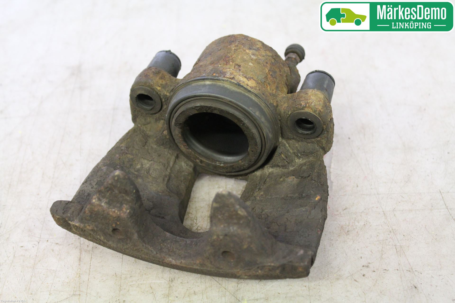 Ford FOCUS     04-07 Bromsok Fram Höger