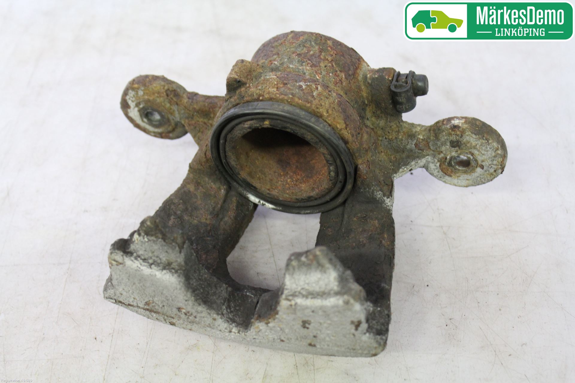 BMW 1 E87/81 5D/3D 03-11 Bromsok Fram Vänster