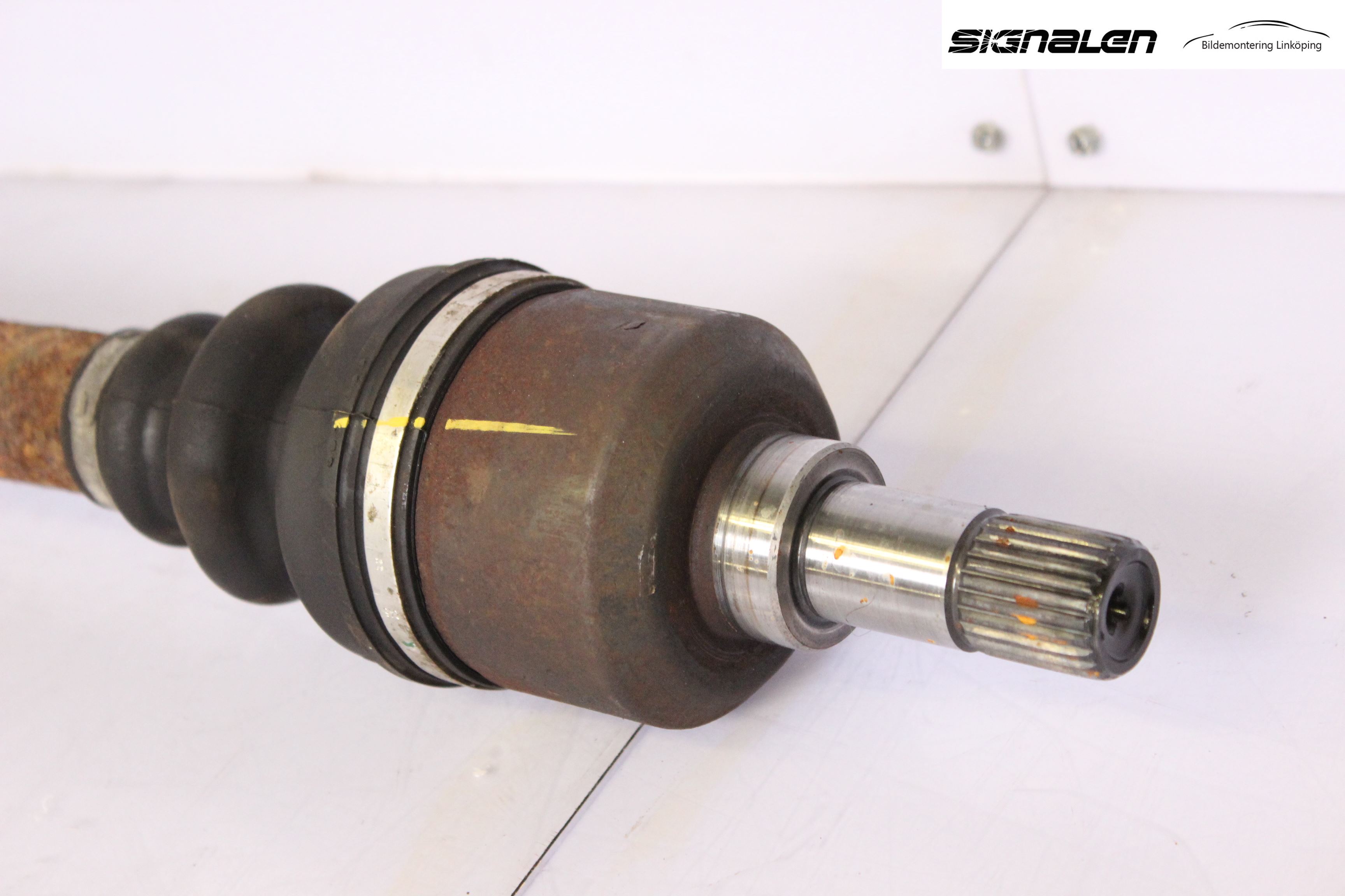 Citroen C5     05-08 Drivaxel Fram Vänster