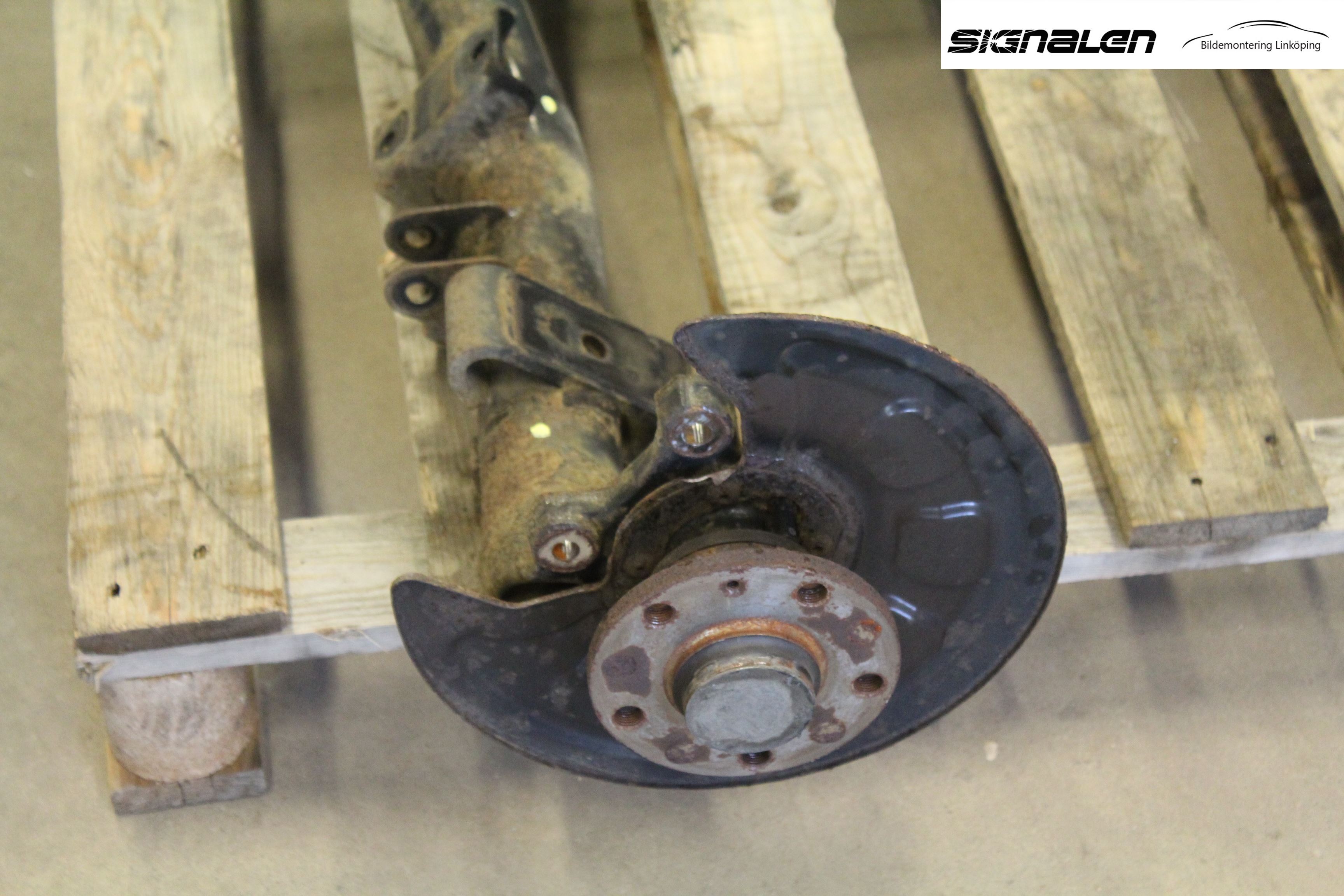 Volkswagen VW CADDY      04-10 Bakaxel