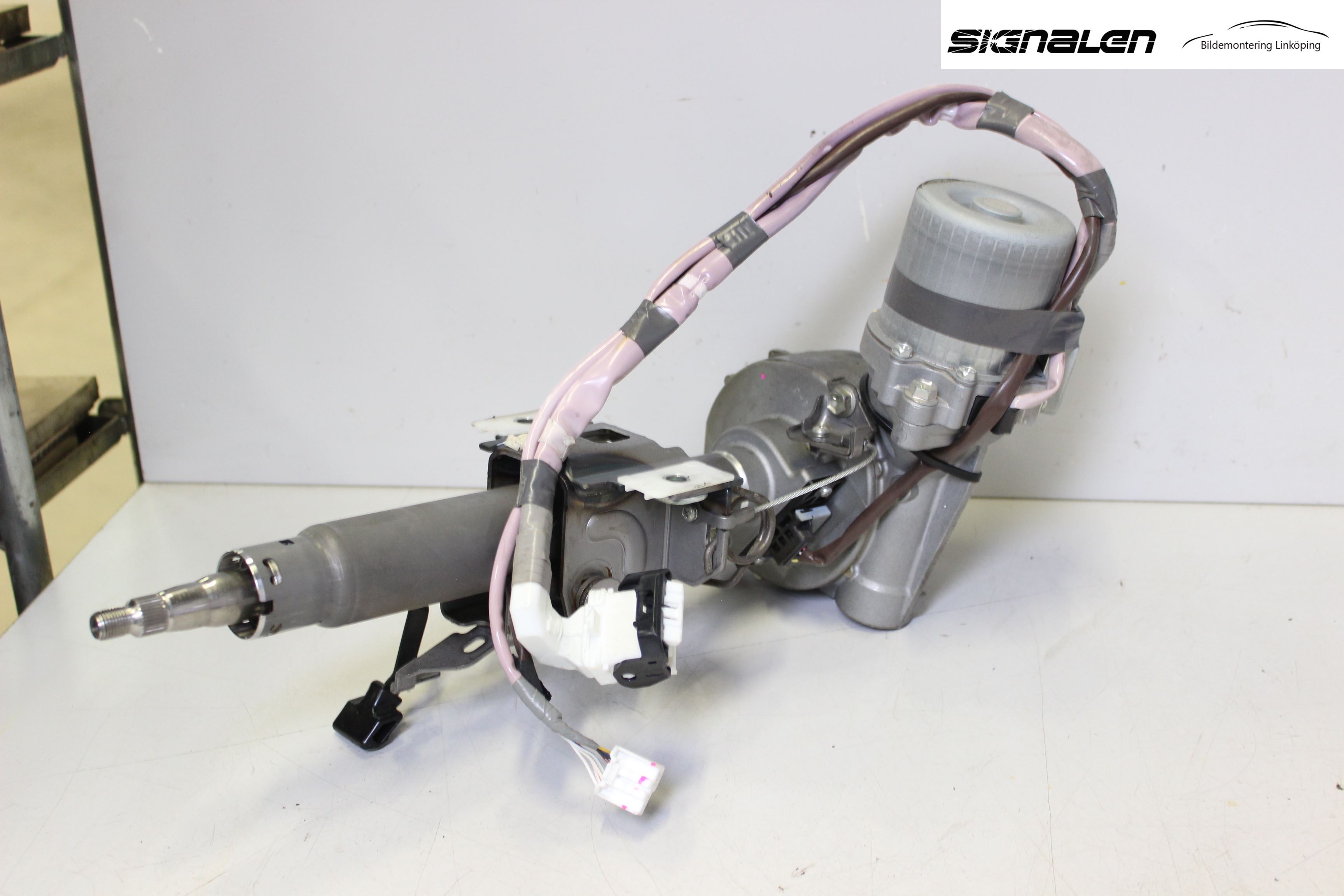Toyota PRIUS+ ZVW40 12-20 Rattaxelagg Med Inb Servo