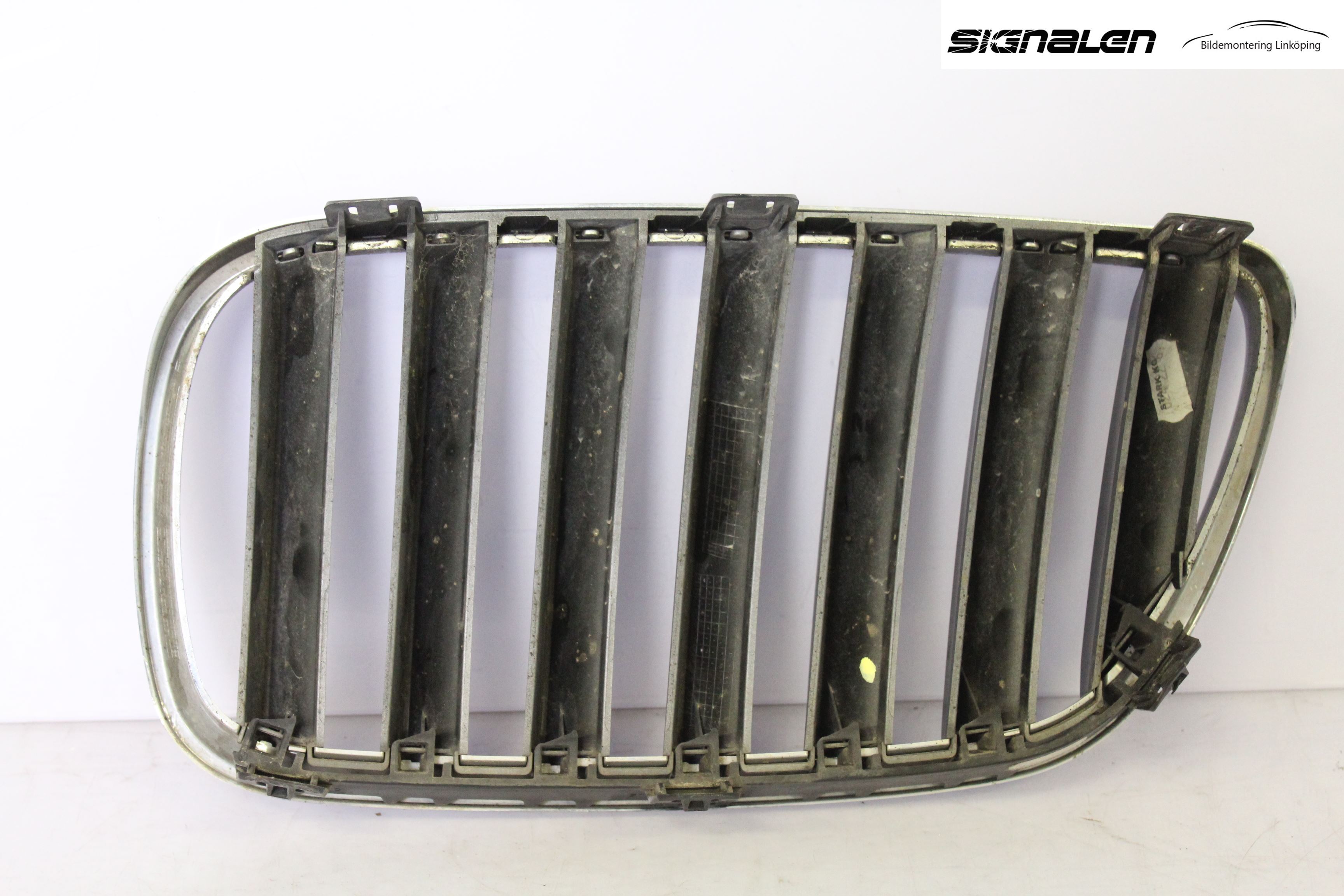 BMW X3 E83     03-10 Grilldel Höger