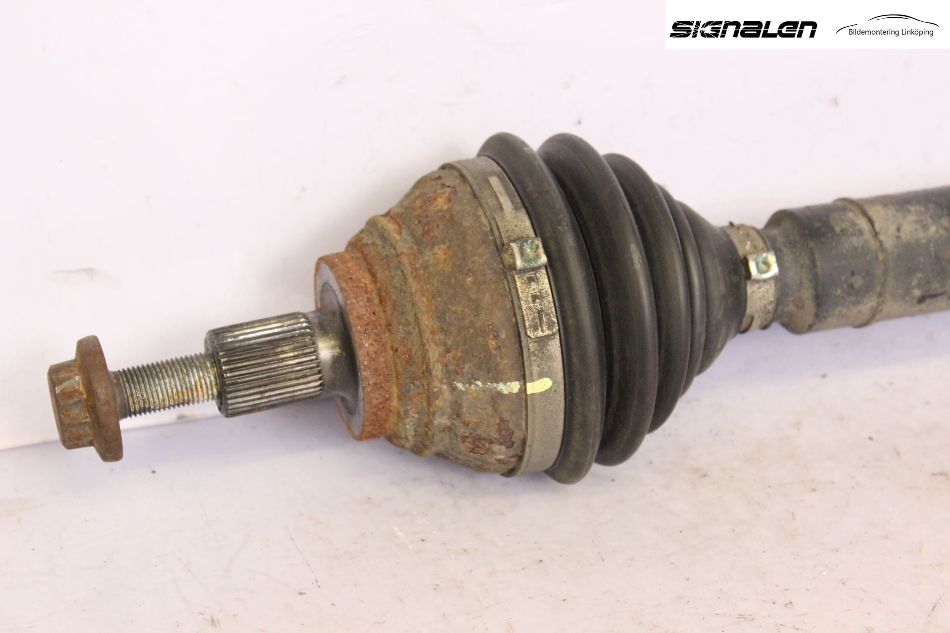 Volkswagen VW PASSAT 11-14 Drivaxel Fram Höger