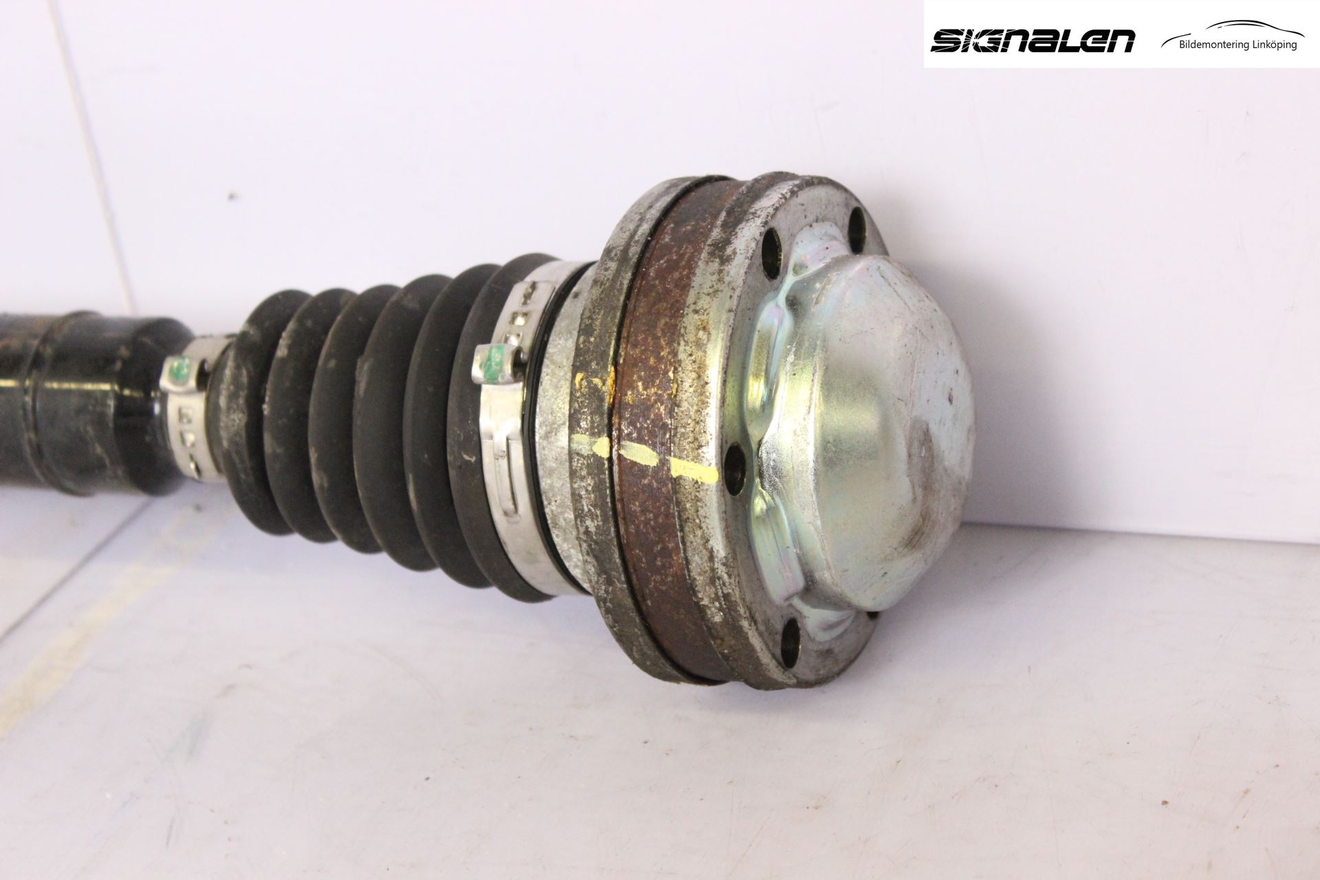 Volkswagen VW PASSAT 11-14 Drivaxel Fram Höger