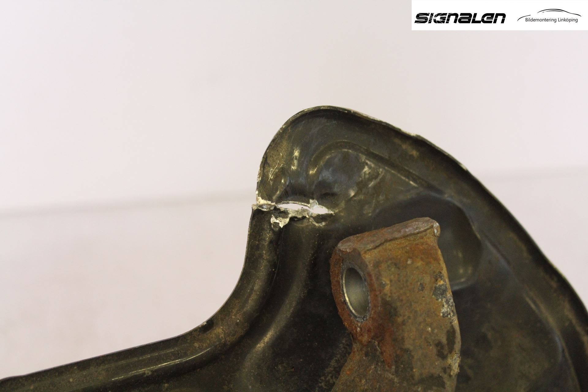 Mercedes-Benz MB C-KLASS (W204) 07-15 Styrspindel Lagerhus Vä