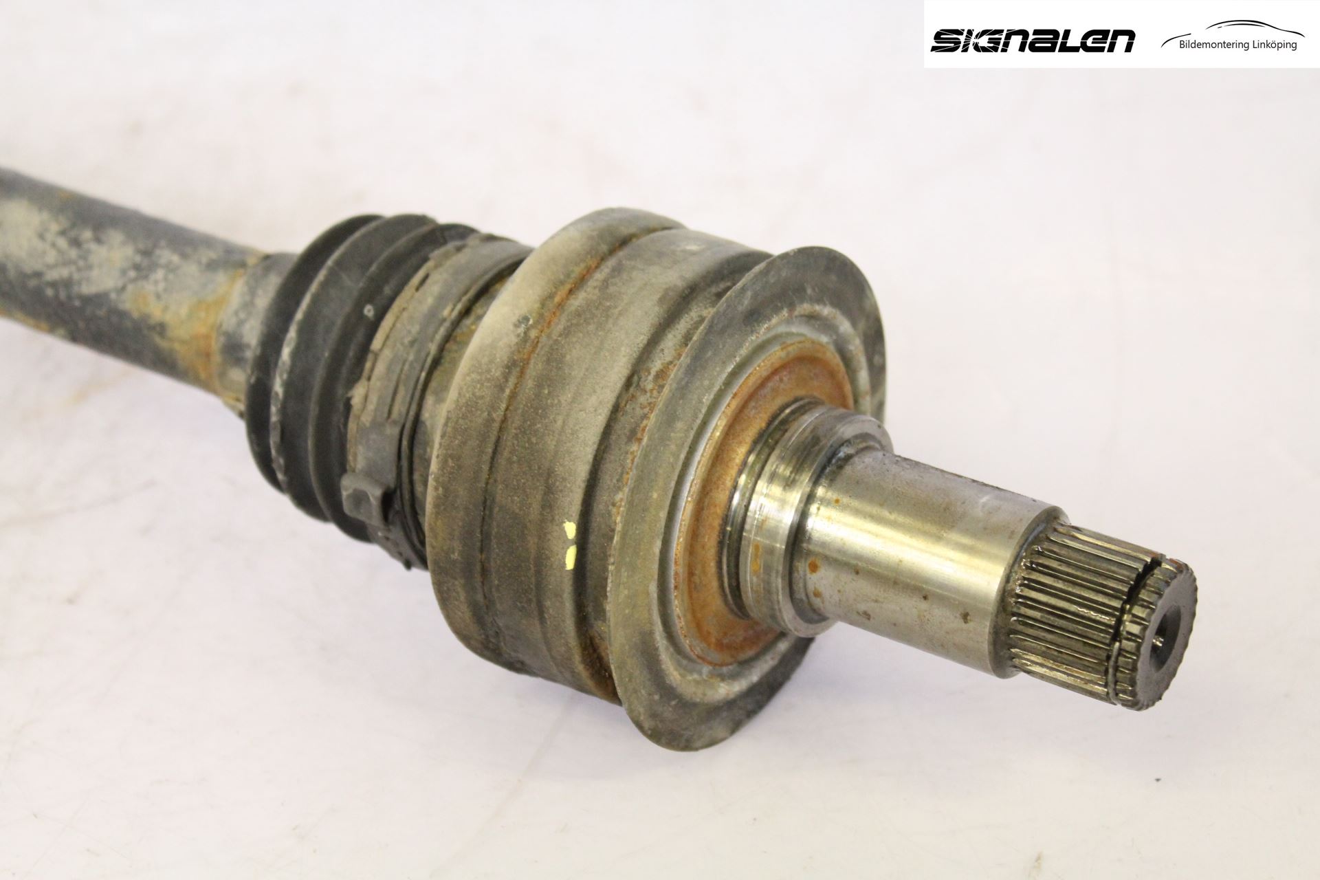 Mercedes-Benz MB C-KLASS (W204) 07-15 Drivaxel Bak Vänster