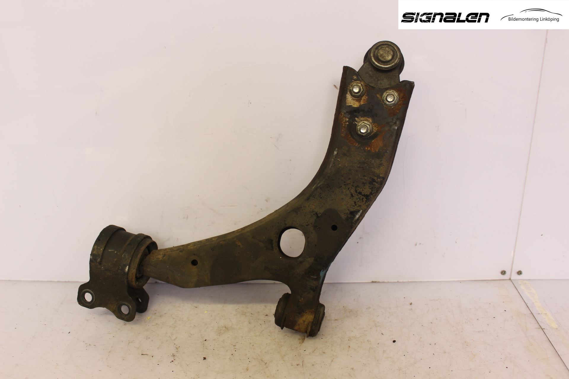 Ford FOCUS 08-11 Bärarm Fram Undre Hö