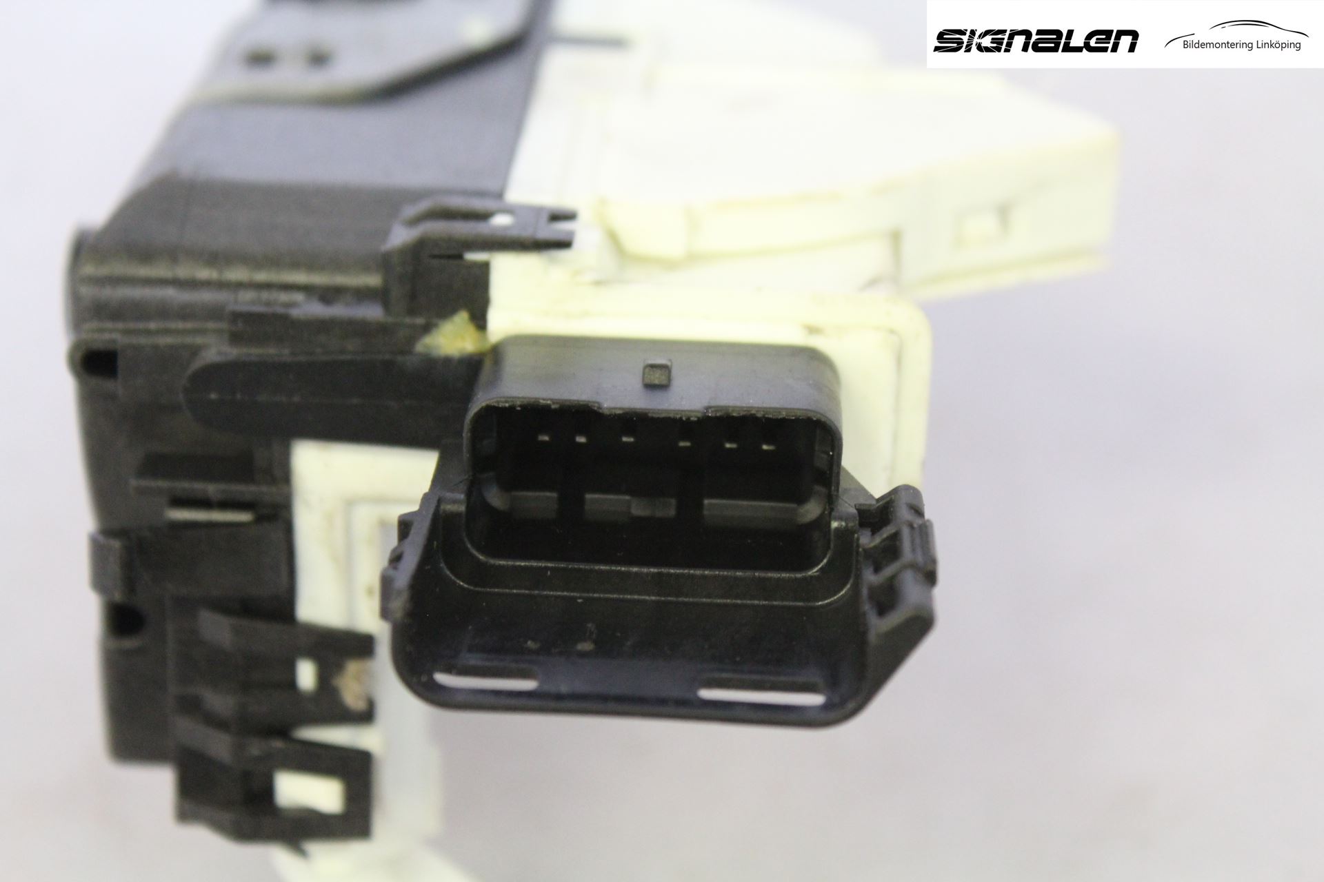 Peugeot PARTNER 08-15 Låskista-Dörrlås