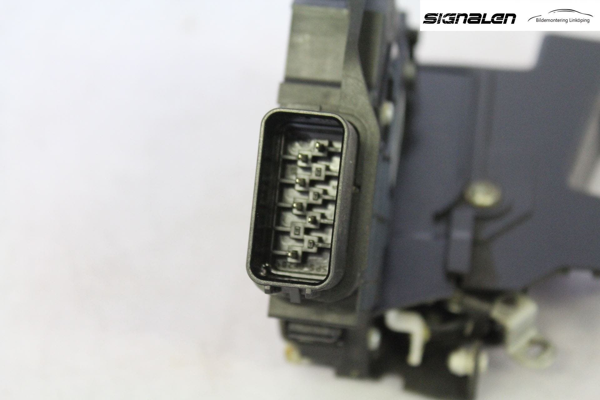 Ford FOCUS 04-07 Låskista-Dörrlås