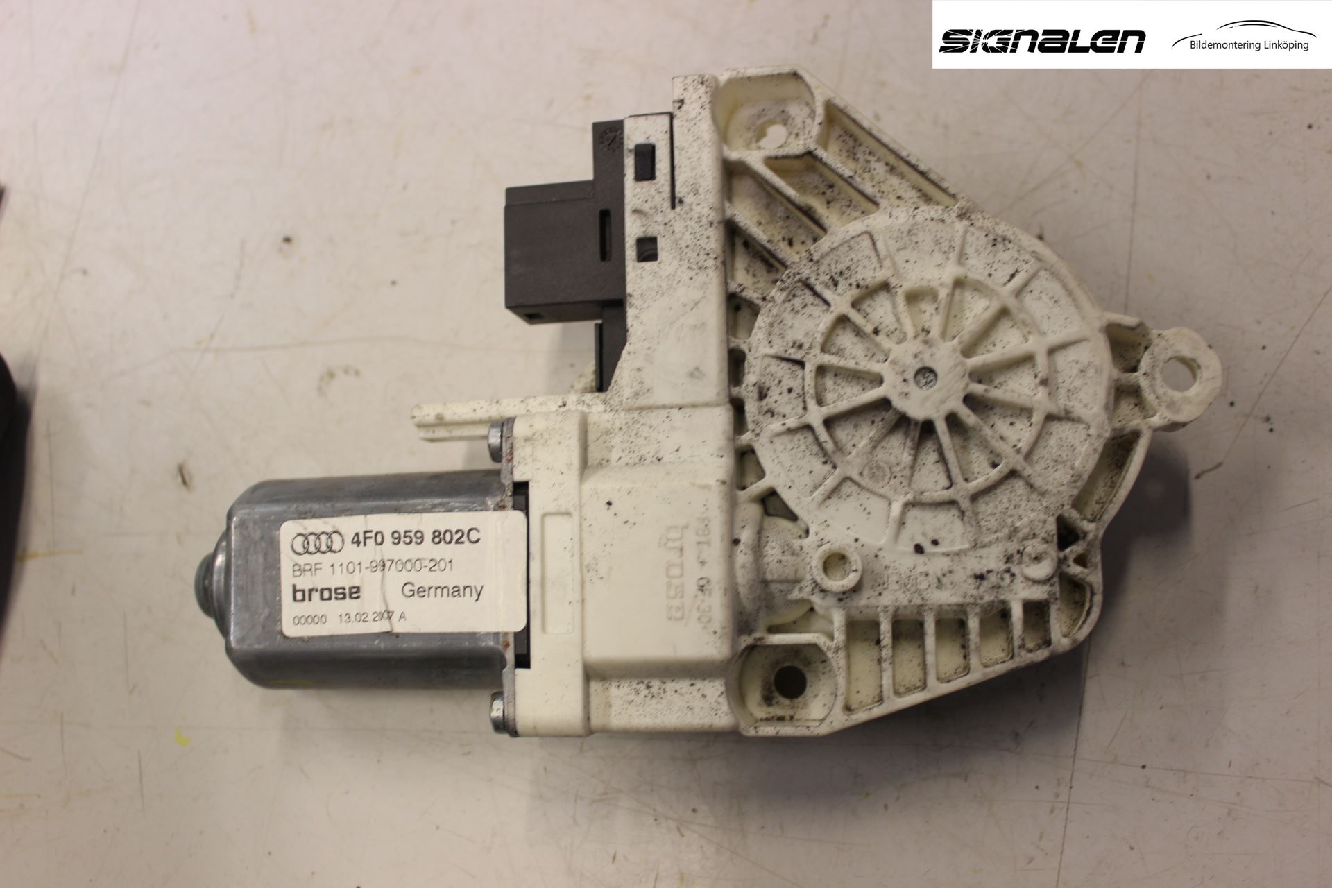 Audi A6/S6     05-11 Fönsterhissmotor