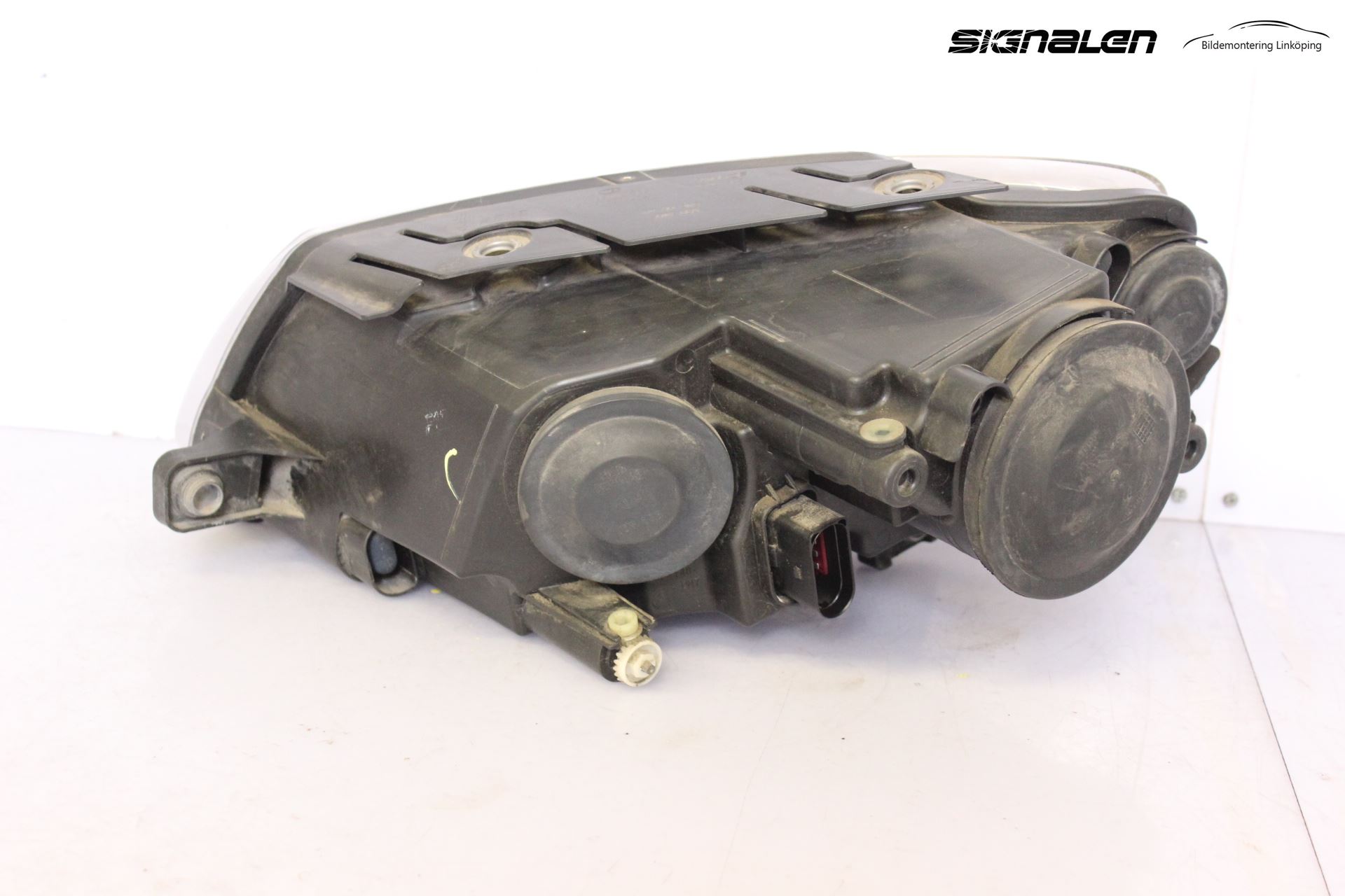 Volkswagen VW PASSAT 05-11 Strålkastare Höger