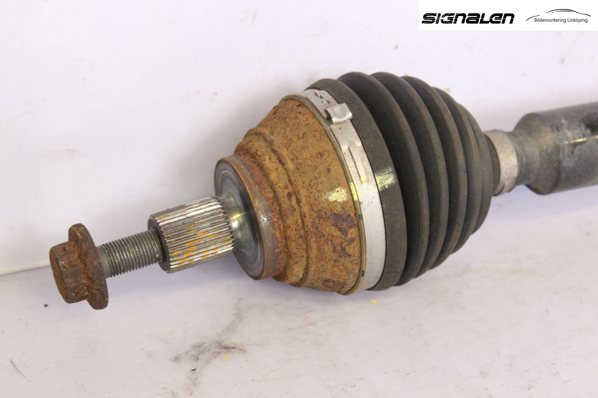Volkswagen VW CADDY 11-15 Drivaxel Fram Höger