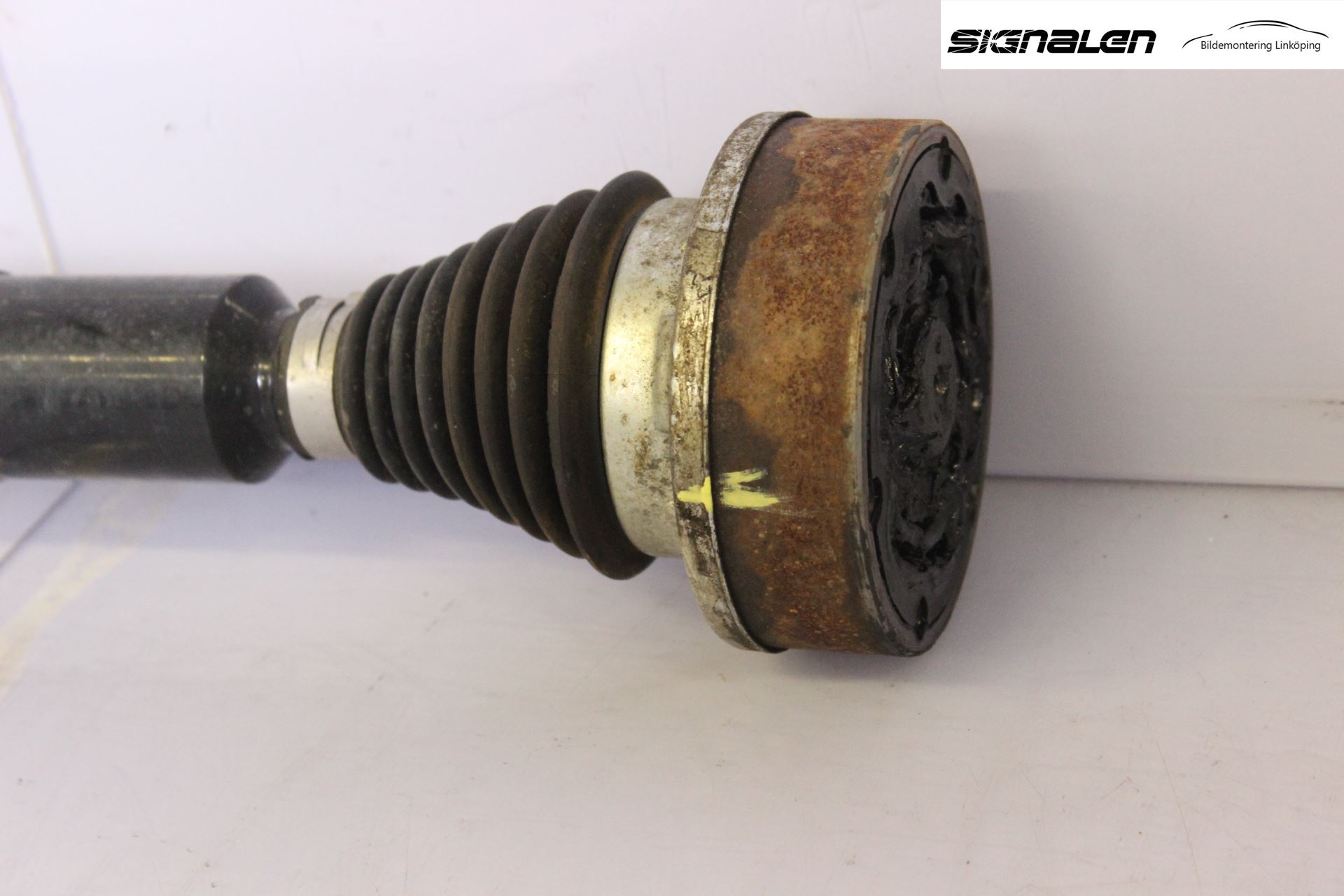 Volkswagen VW CADDY 11-15 Drivaxel Fram Höger