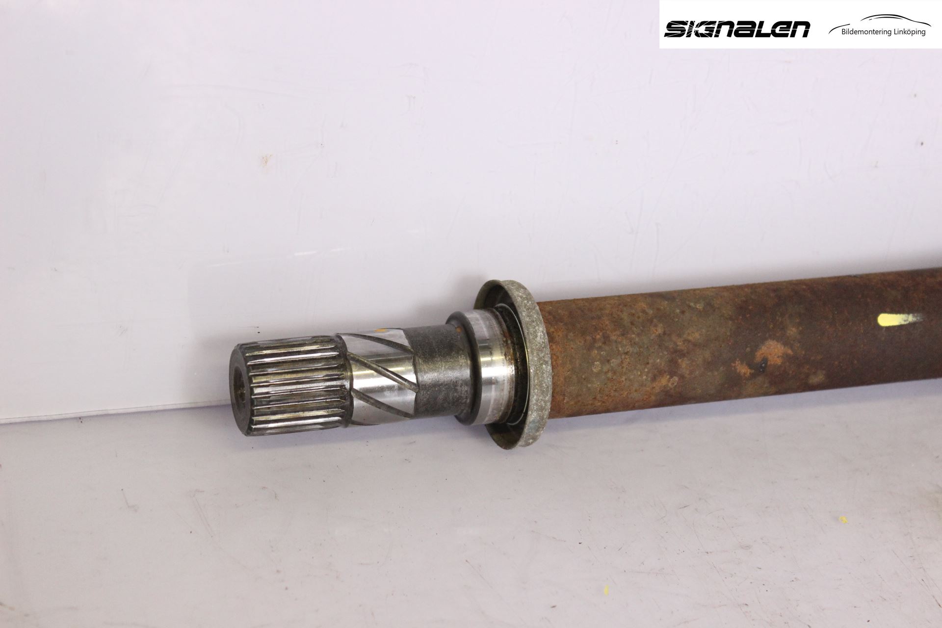 Renault CLIO III  09-12 Drivaxel Fram Höger