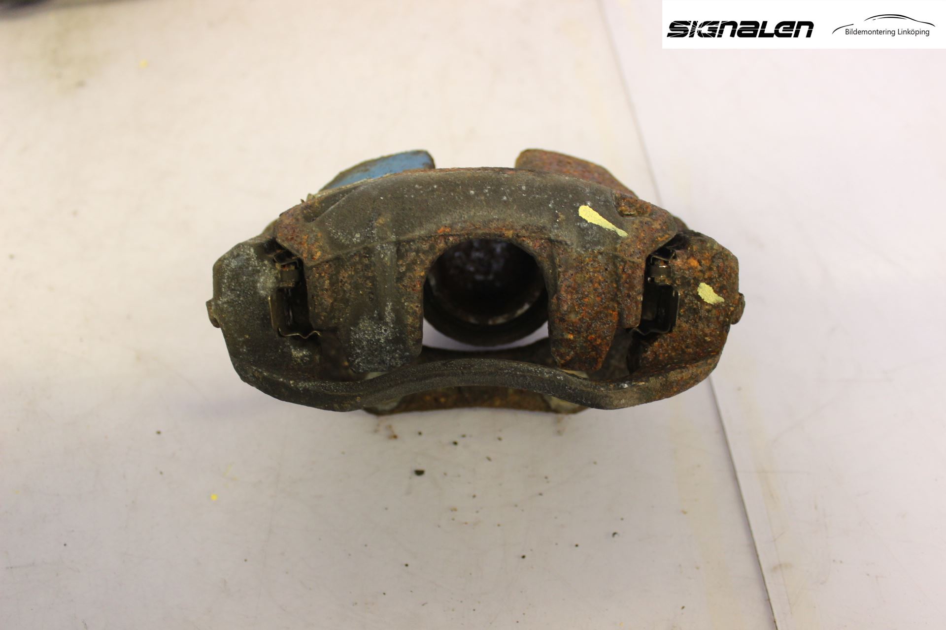 Peugeot 307     05-08 Bromsok Fram Höger