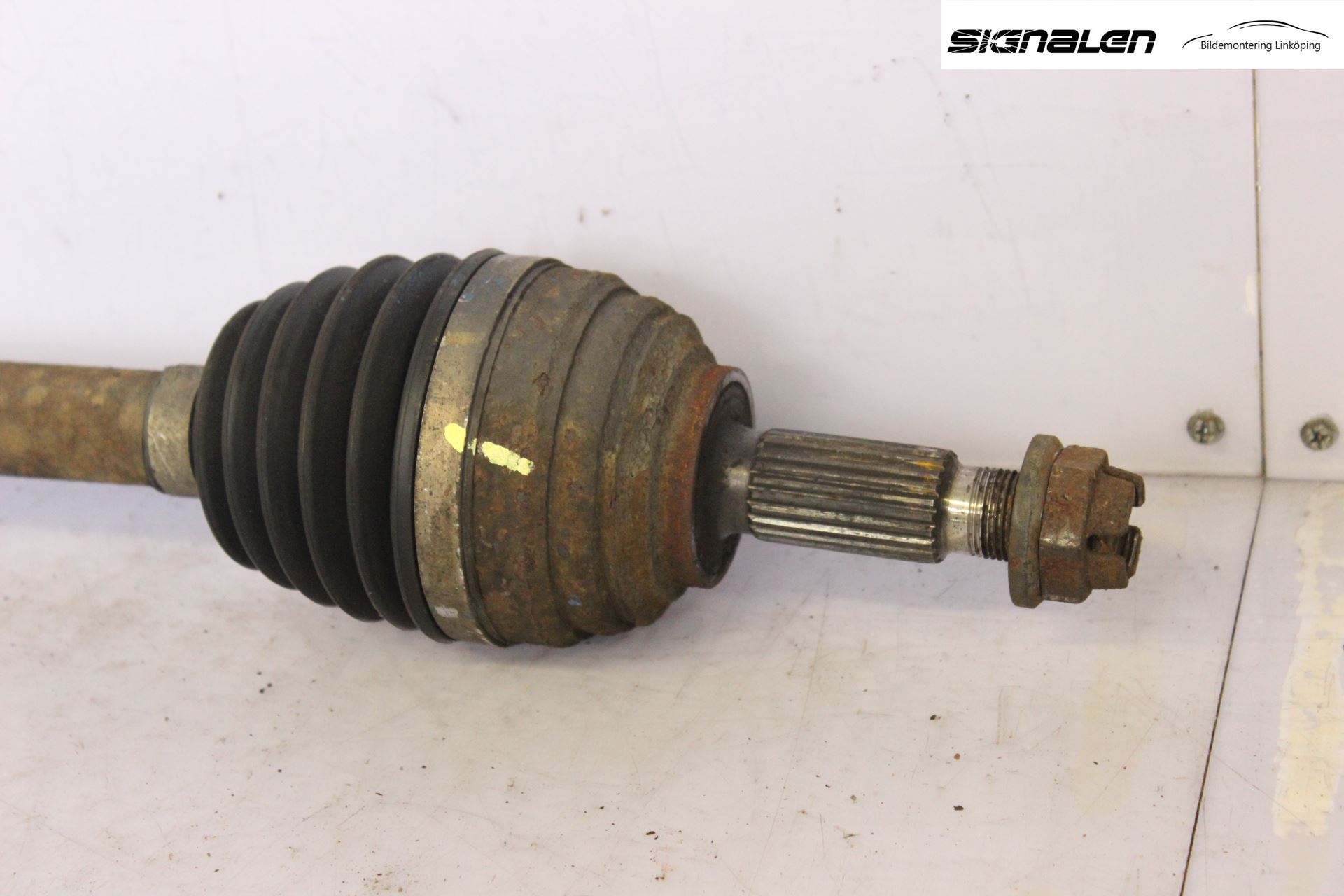 Renault CLIO III  09-12 Drivaxel Fram Höger